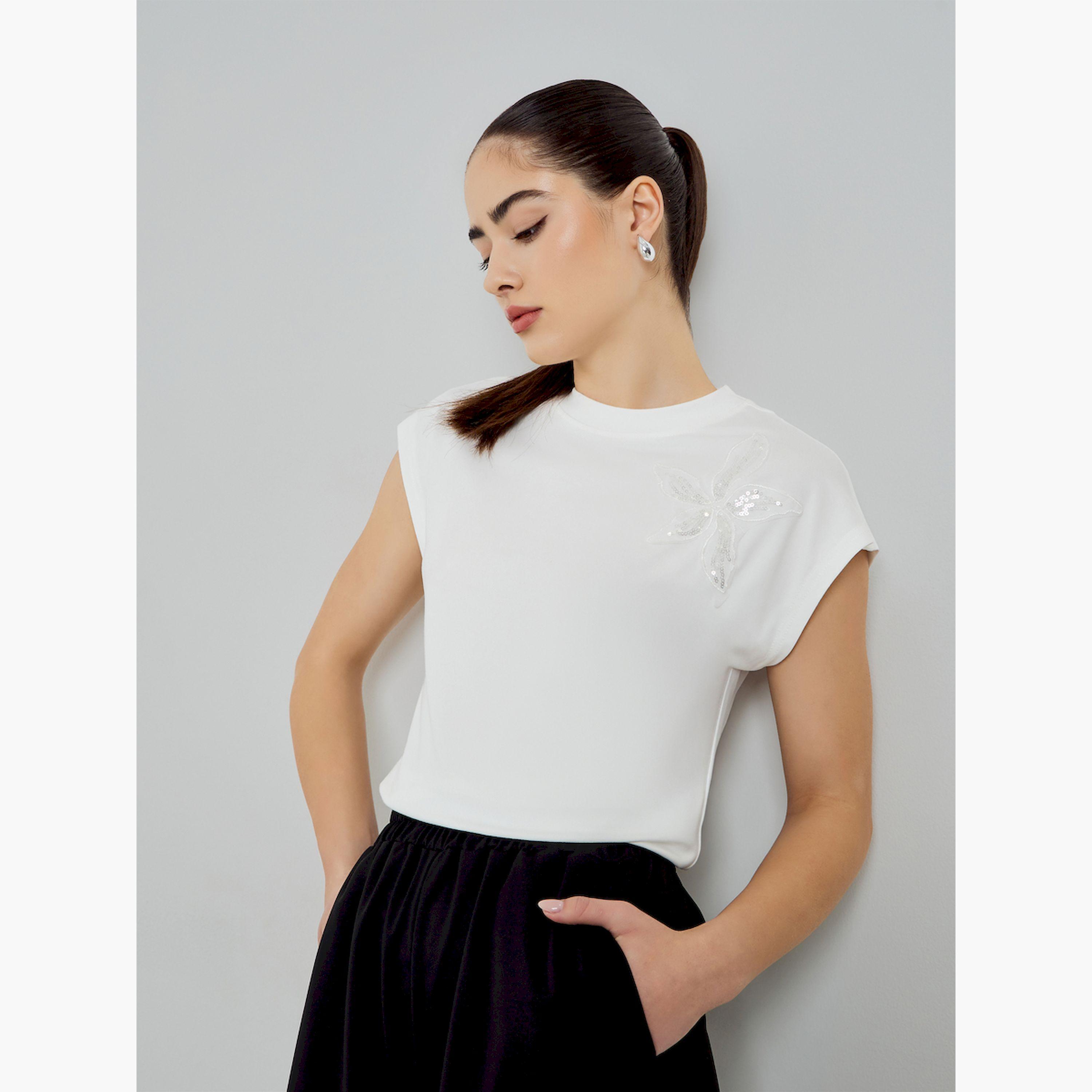 تيشيرت منمق بزهور مع أكمام قصيرة-women-clothing-tshirts-image-3