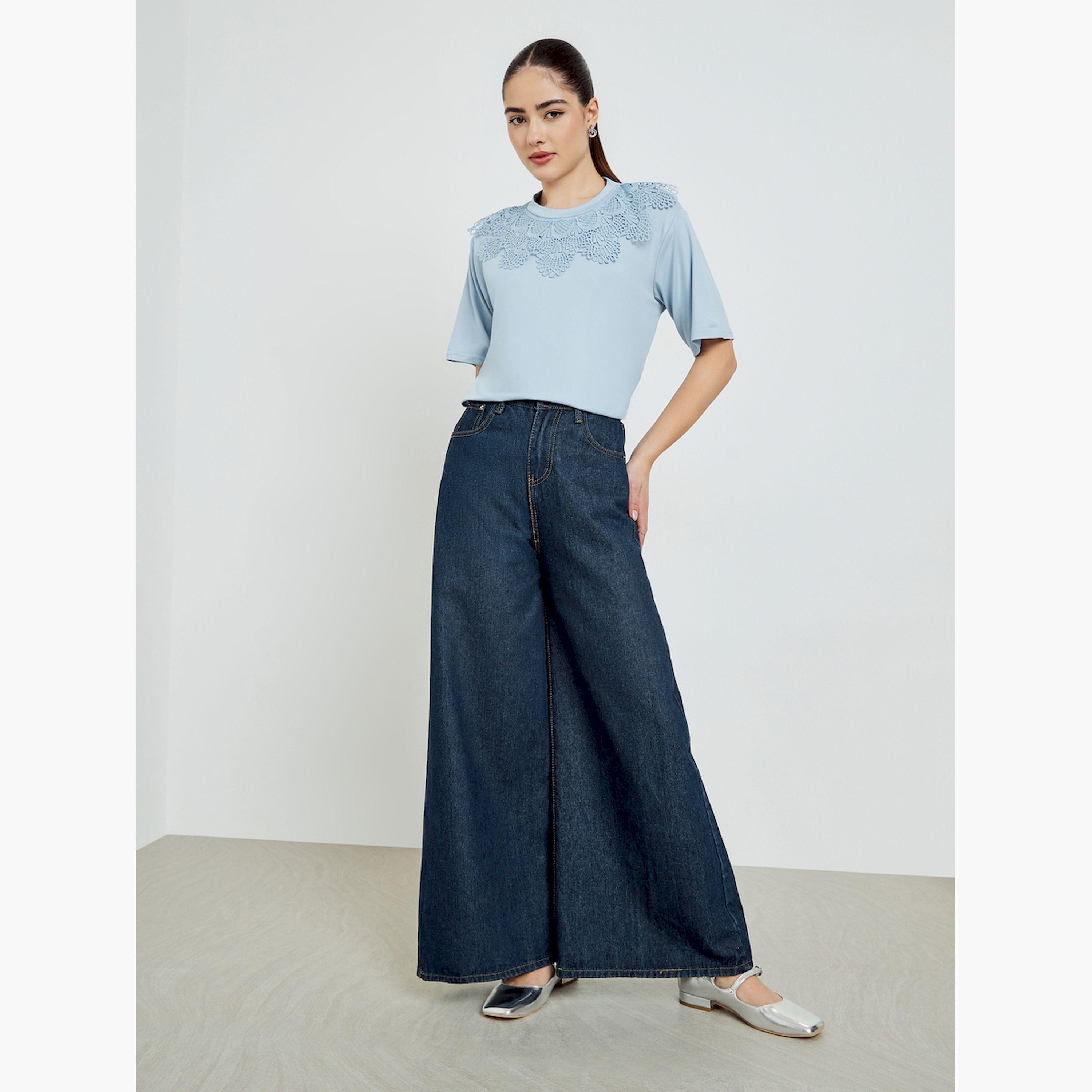 تيشيرت بياقة مزينة بدانتيل مع أكمام قصيرة-women-clothing-tshirts-image-2