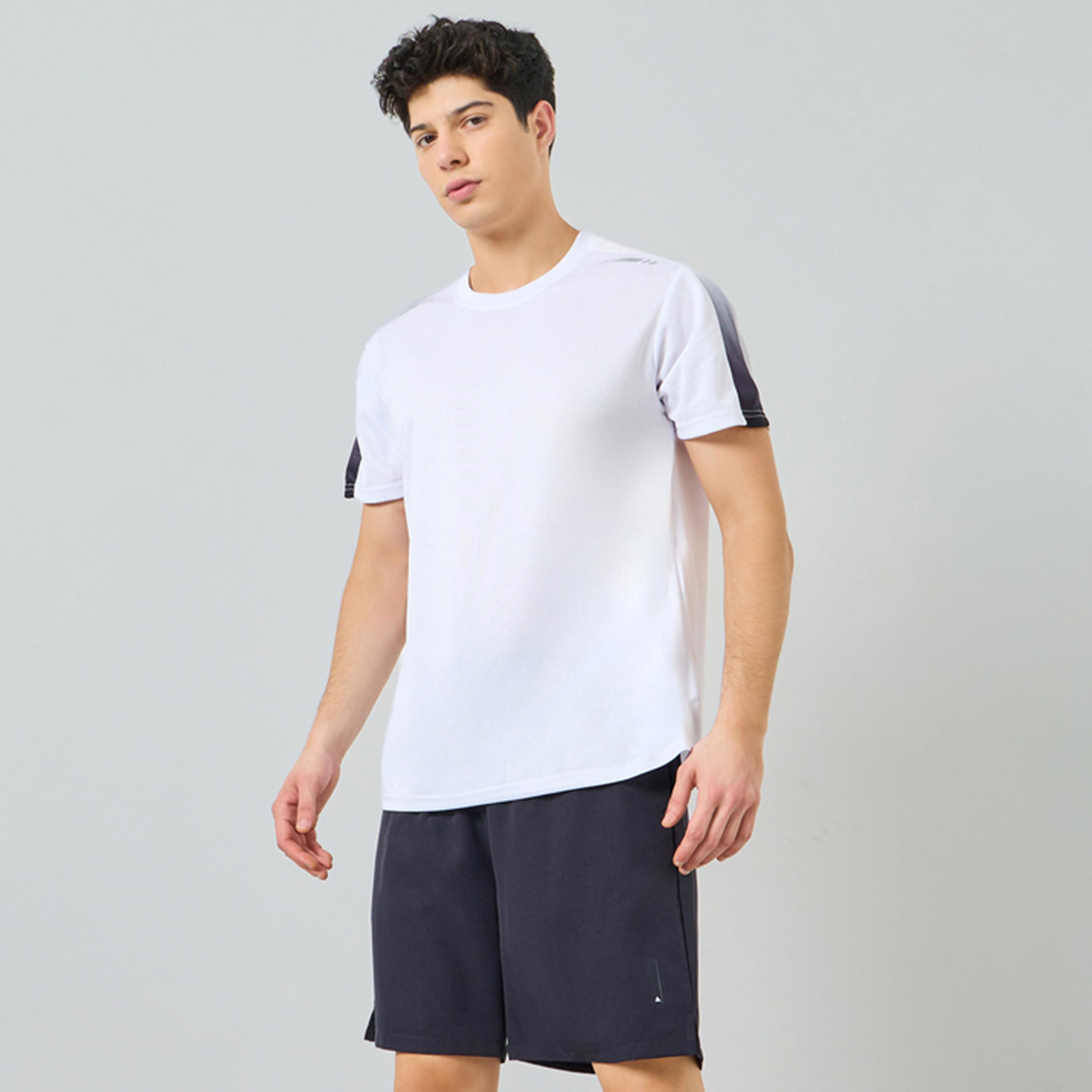 مجموعة من شورت وتي شيرت بأكمام قصيرة-men-clothing-sportswearandactivewear-tracksuits-image-1