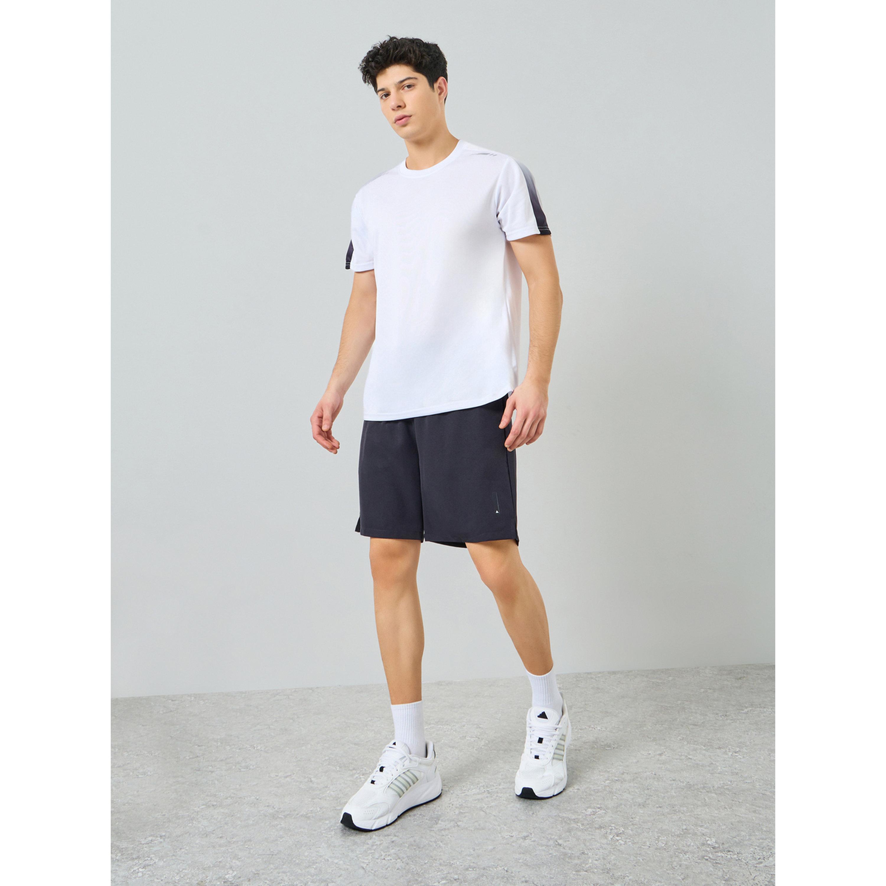 مجموعة من شورت وتي شيرت بأكمام قصيرة-men-clothing-sportswearandactivewear-tracksuits-image-2