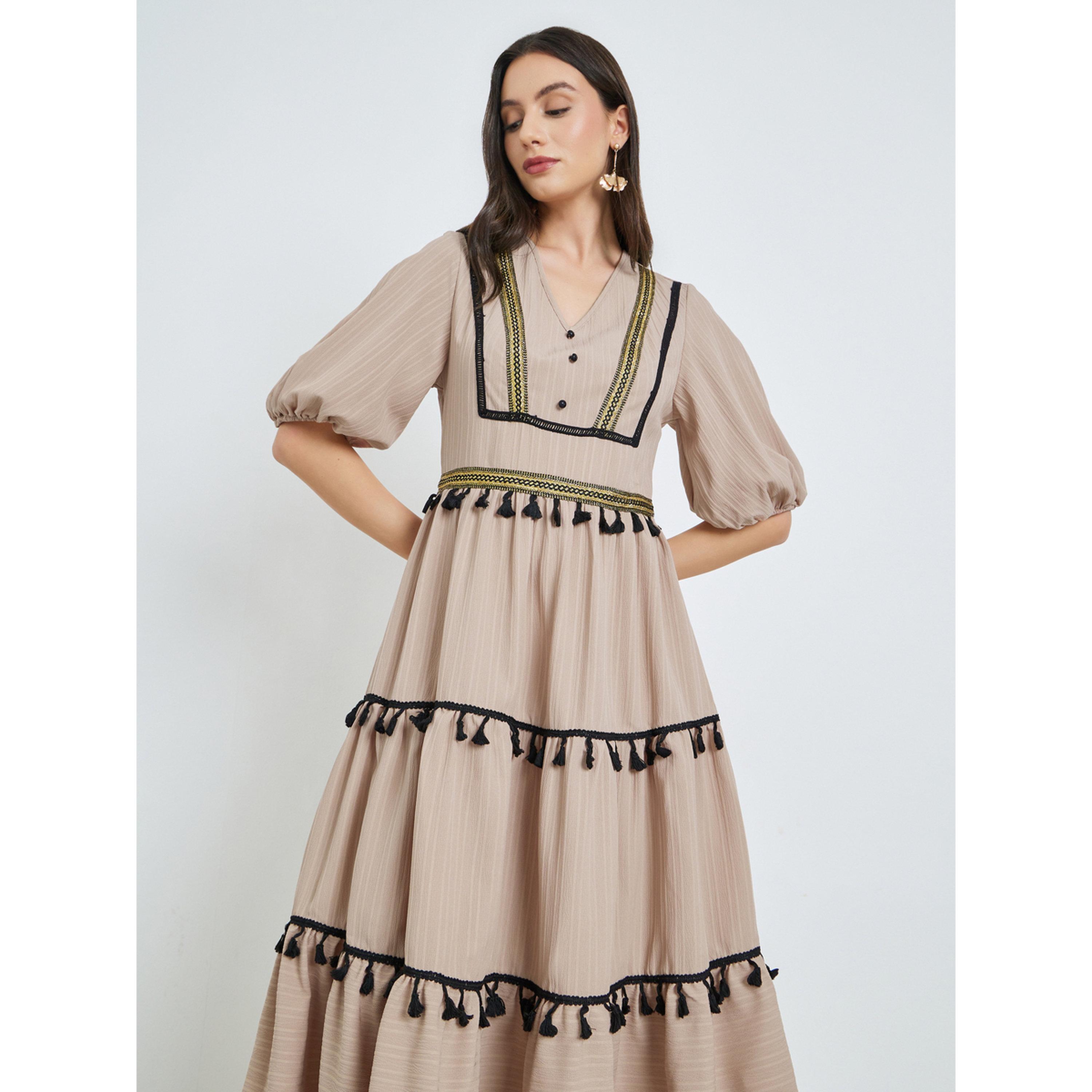 تيك تو × ستايلي - فستان ميدي بيج اللون بياقة على شكل حرف V شراشيب-women-clothing-dresses-image-3