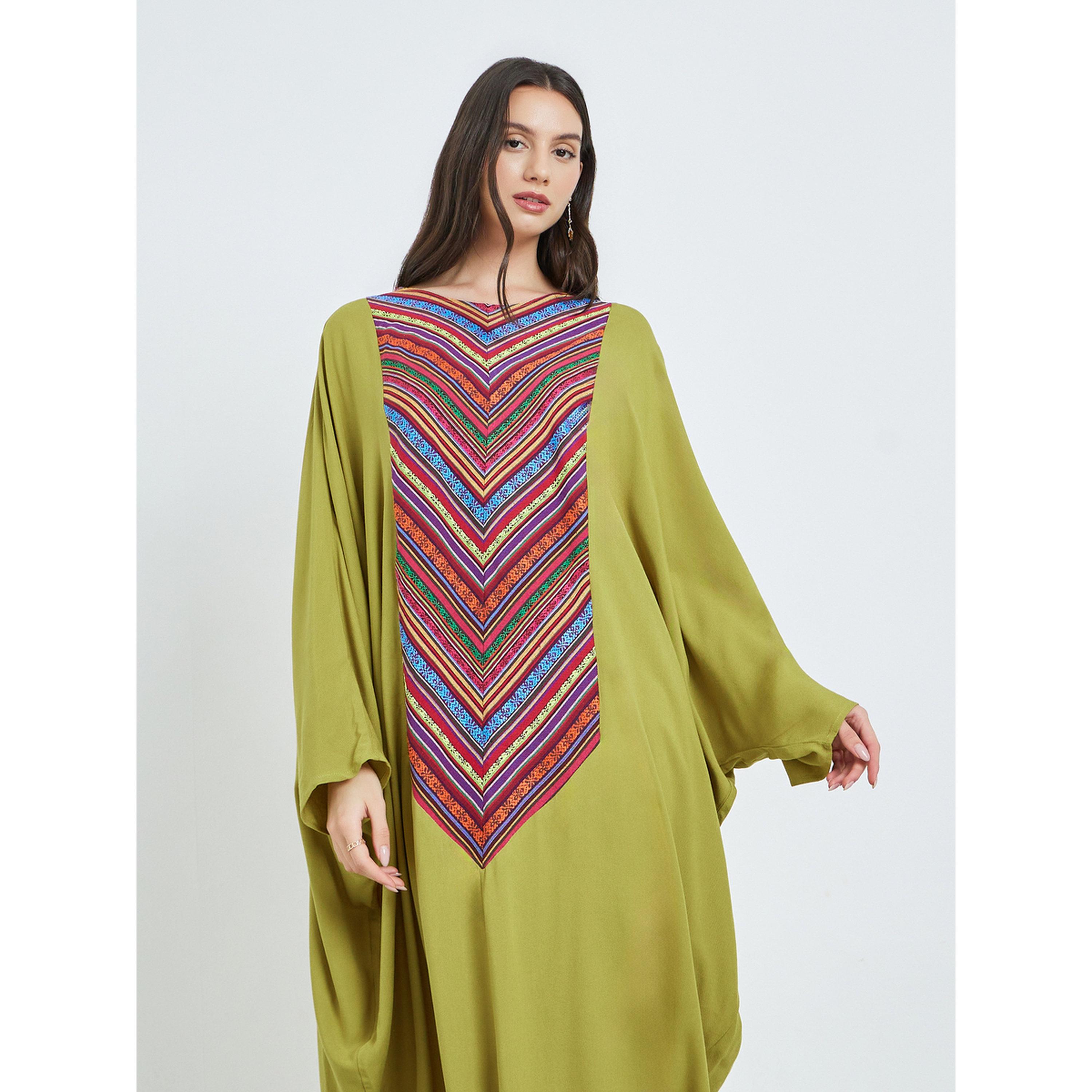 تيك تو × ستايلي - قفطان أخضر بنقوش وأكمام واسعة-women-arabicclothing-kaftan-image-2