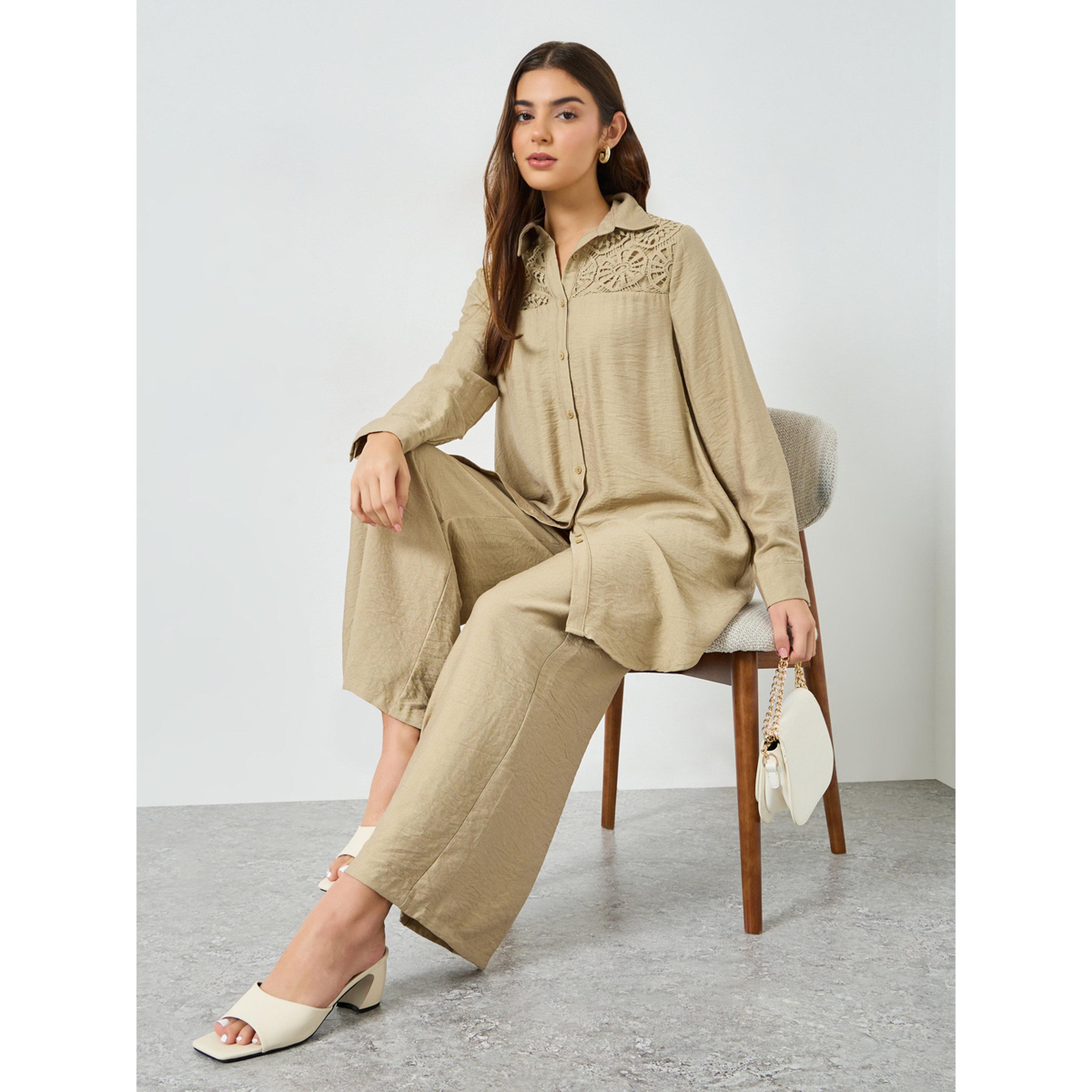 طقم منسق من بنطال وبلوزة طويلة بتفاصيل دانتيل-women-clothing-coordsets-image-2