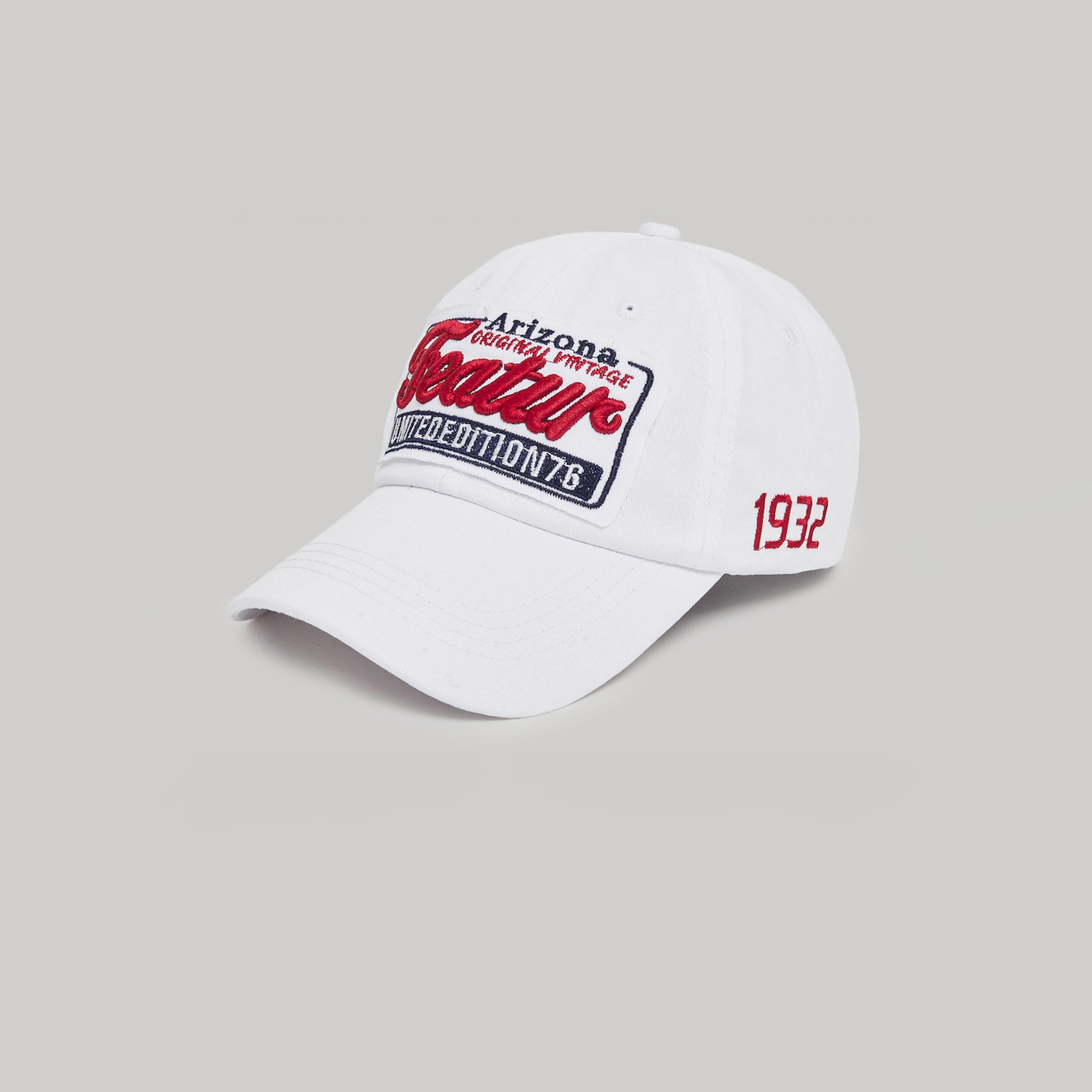 ستايلي - قبعة بيسبول بيضاء مطرزة-men-caps-image-1
