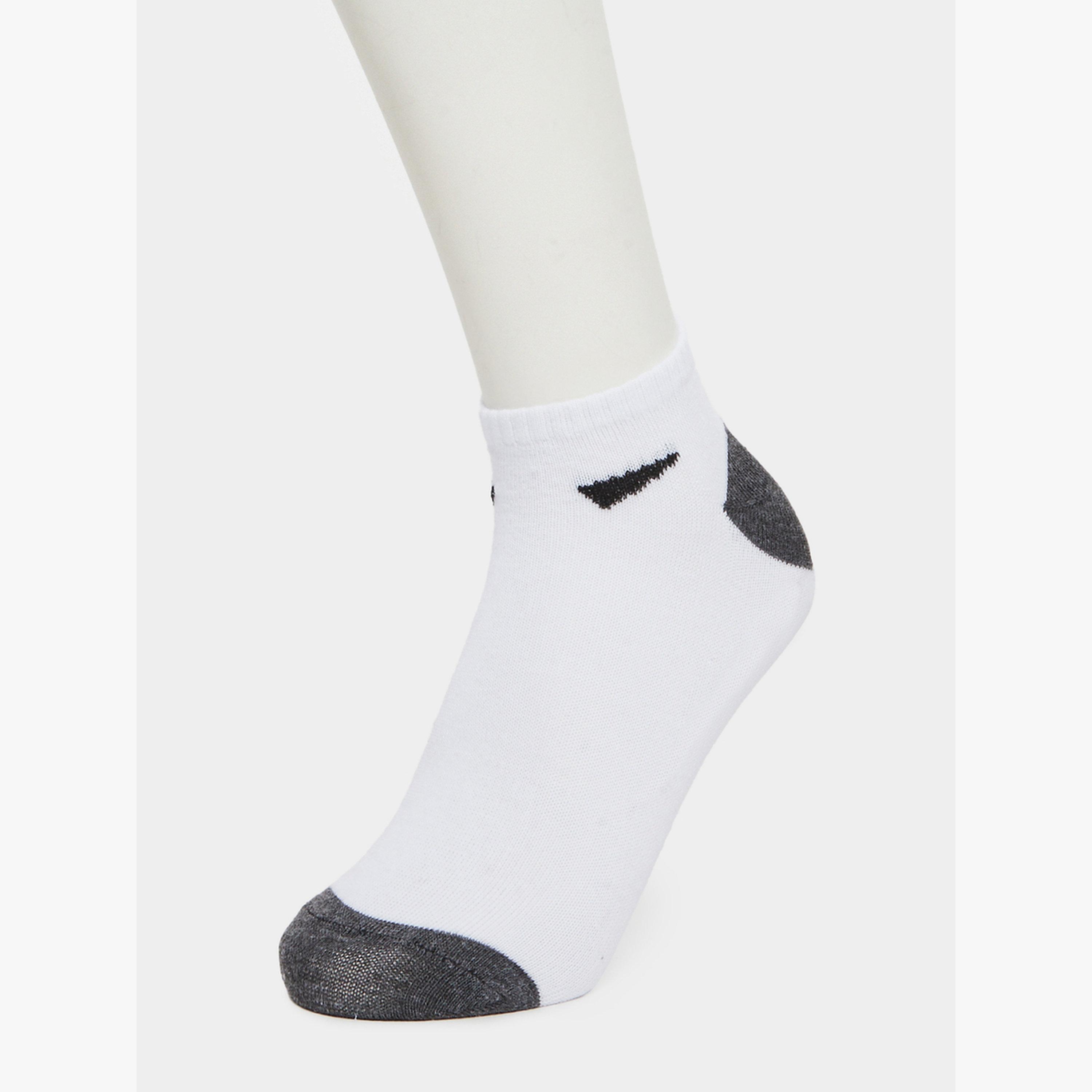 طقم جوارب كاحل بتفاصيل متباينة 3 قطع-men-socks-image-2