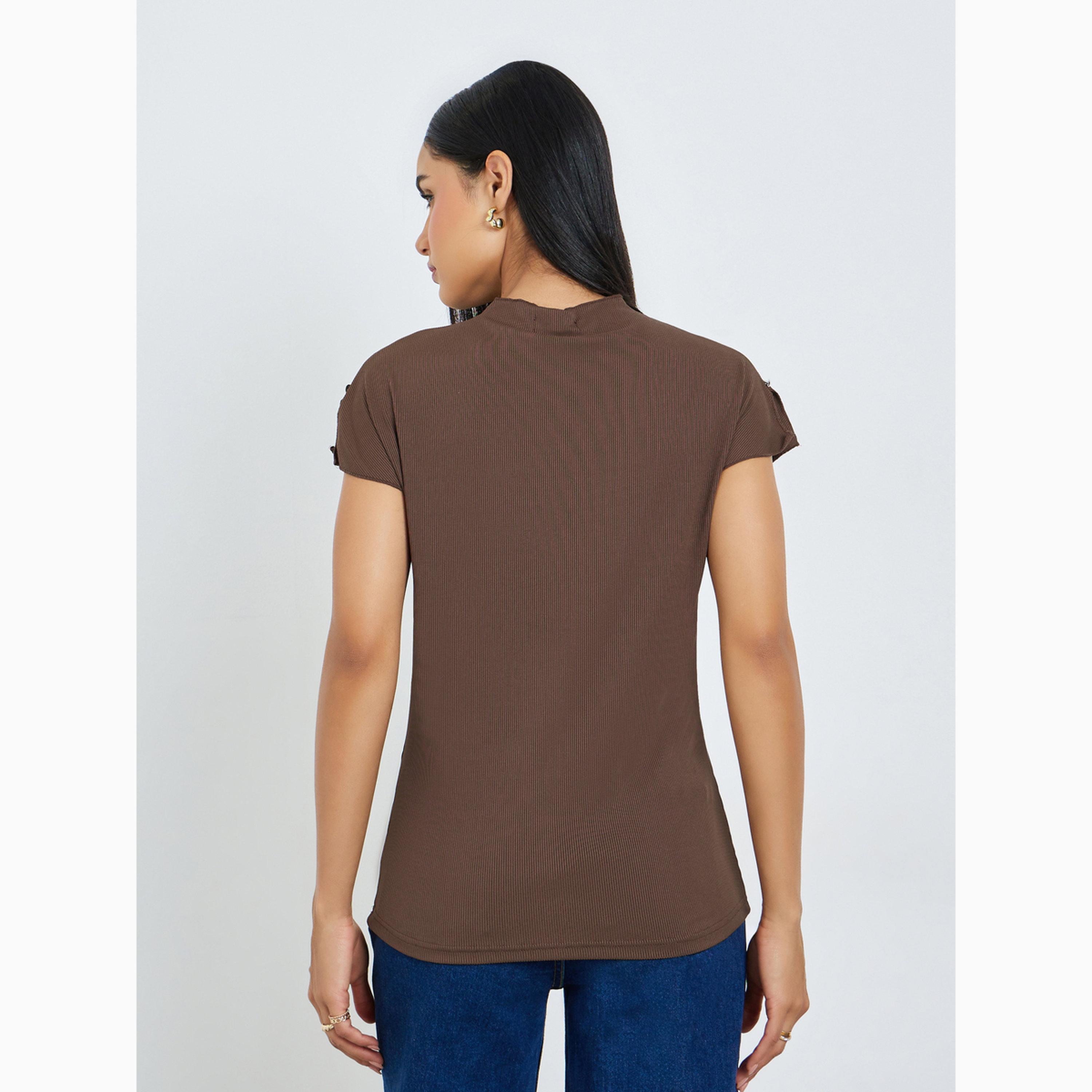 تيشيرت بياقة عالية وتفاصيل مضلعة-women-clothing-tshirts-image-4