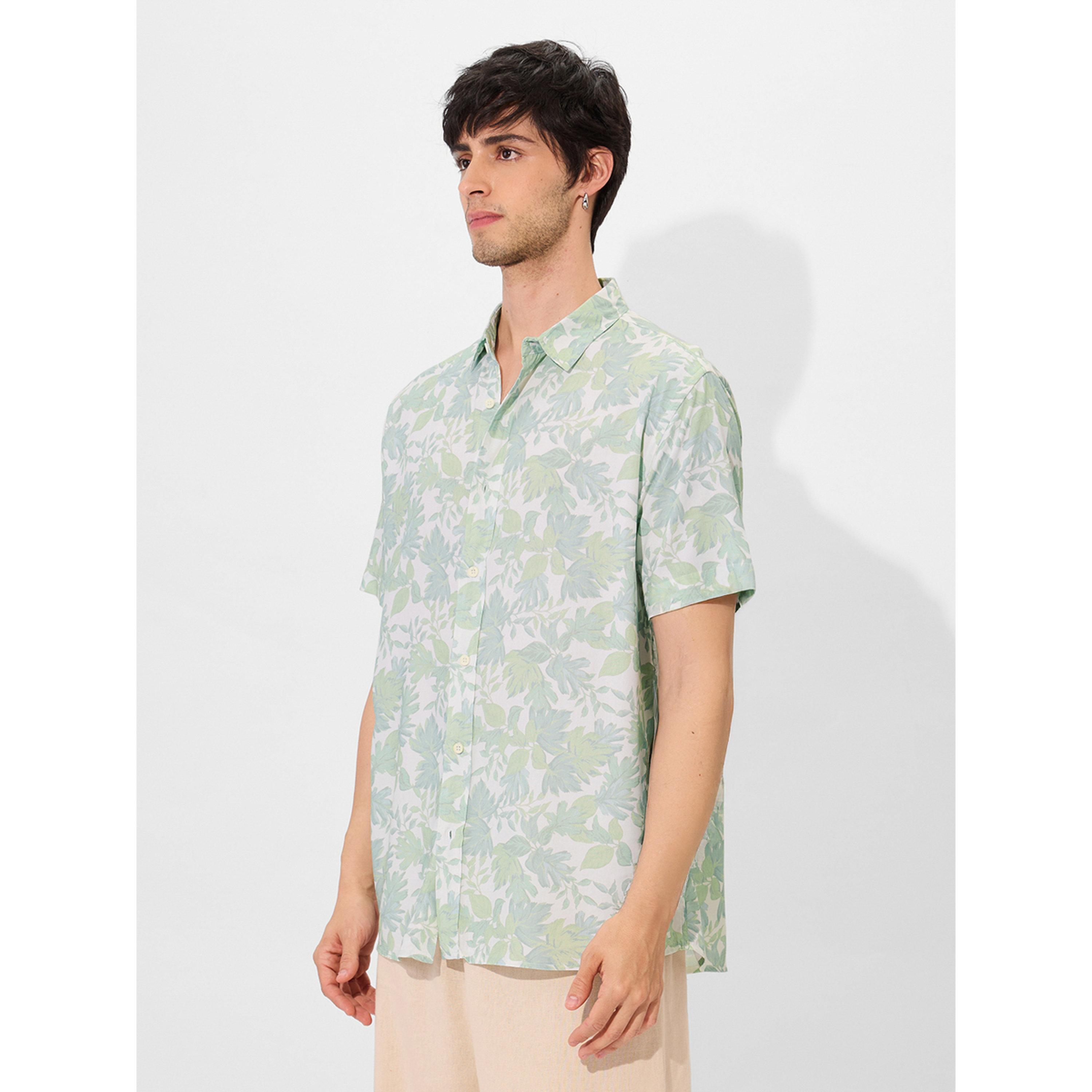 قميص بأكمام قصيرة وطبعة أوراق شجر-men-clothing-shirts-image-1