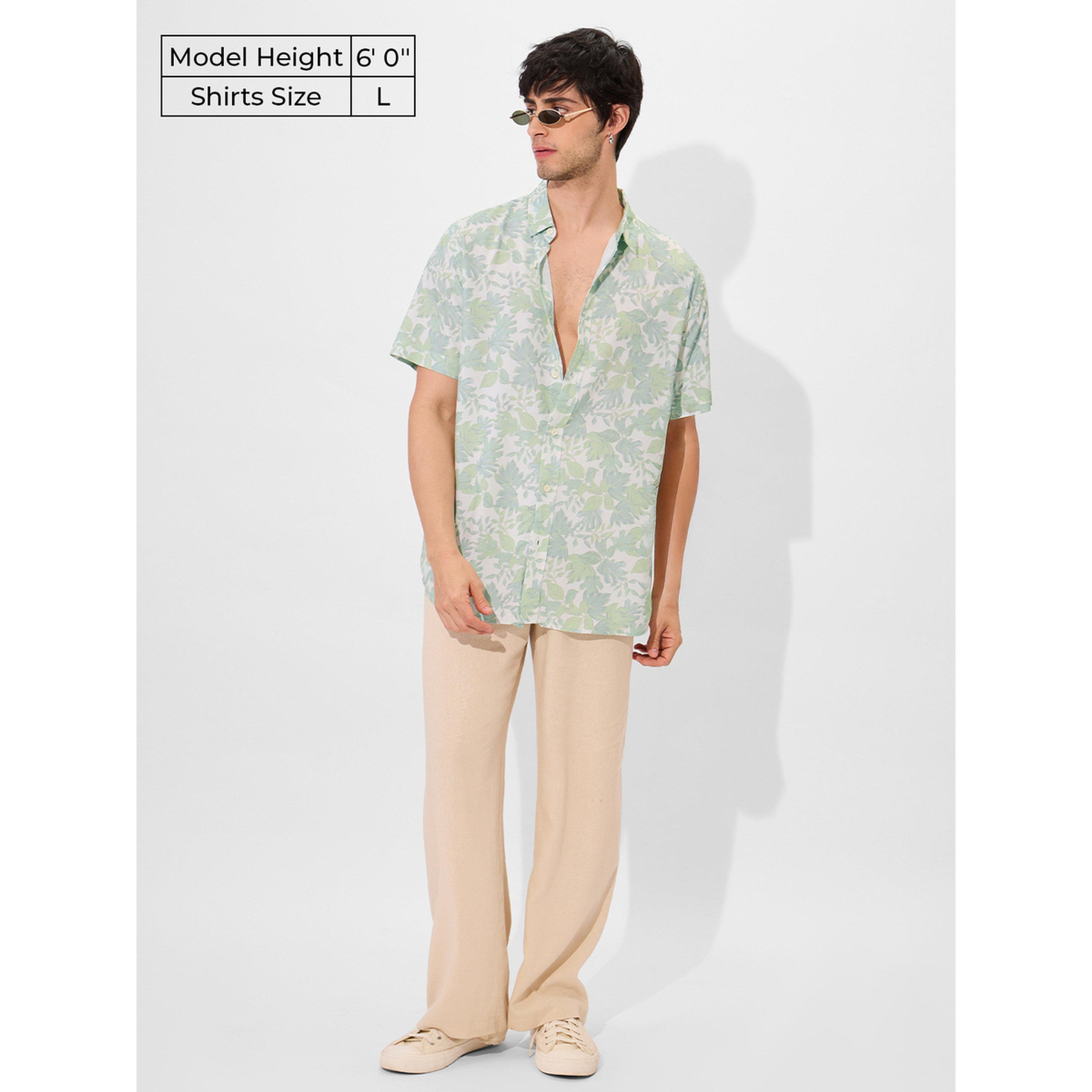 قميص بأكمام قصيرة وطبعة أوراق شجر-men-clothing-shirts-image-2
