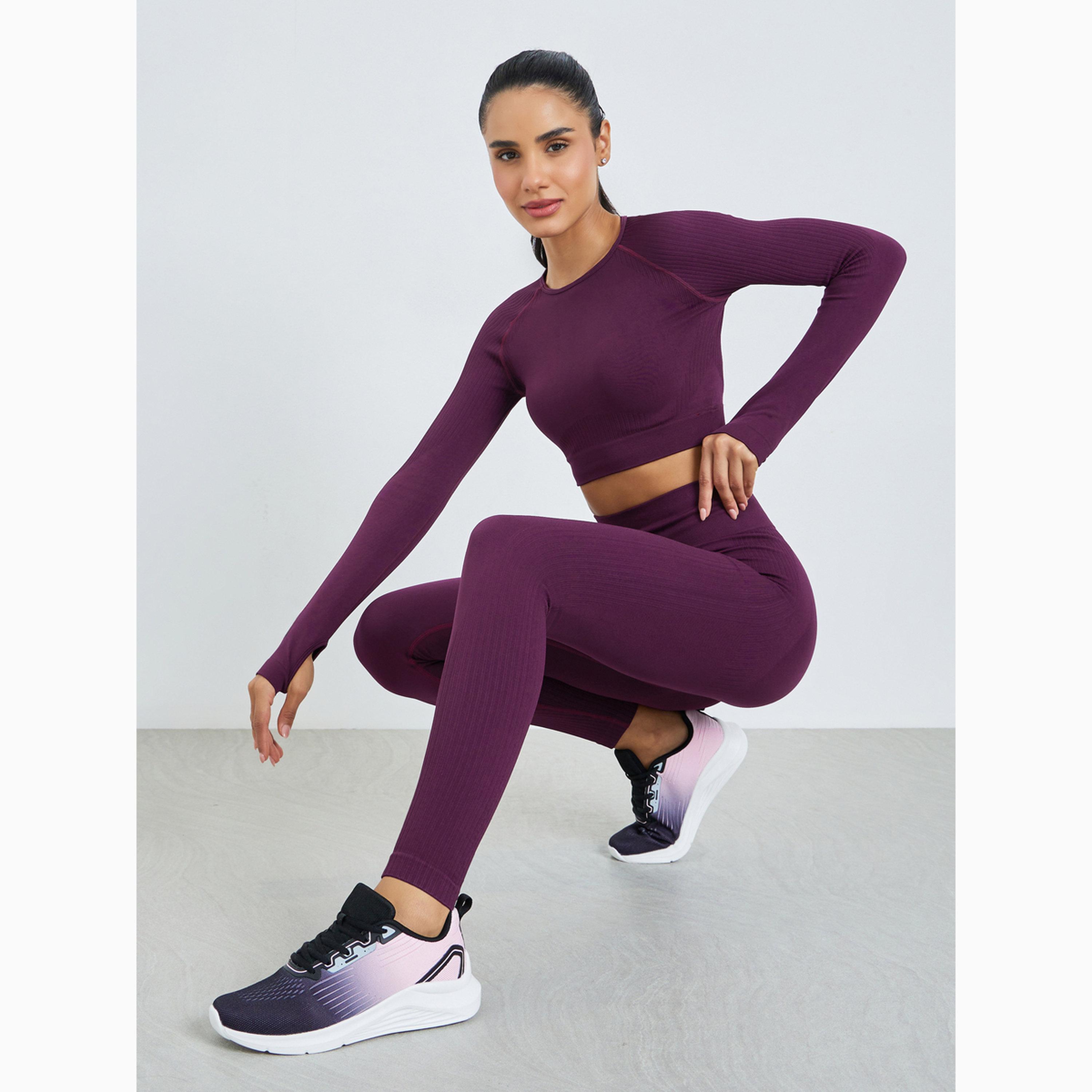 مجموعة من ليقنز وبلوزة قصيرة جاكار بتفاصيل فتحة إبهام-women-clothing-sportswearandactivewear-trackpantsandtracksuits-image-2