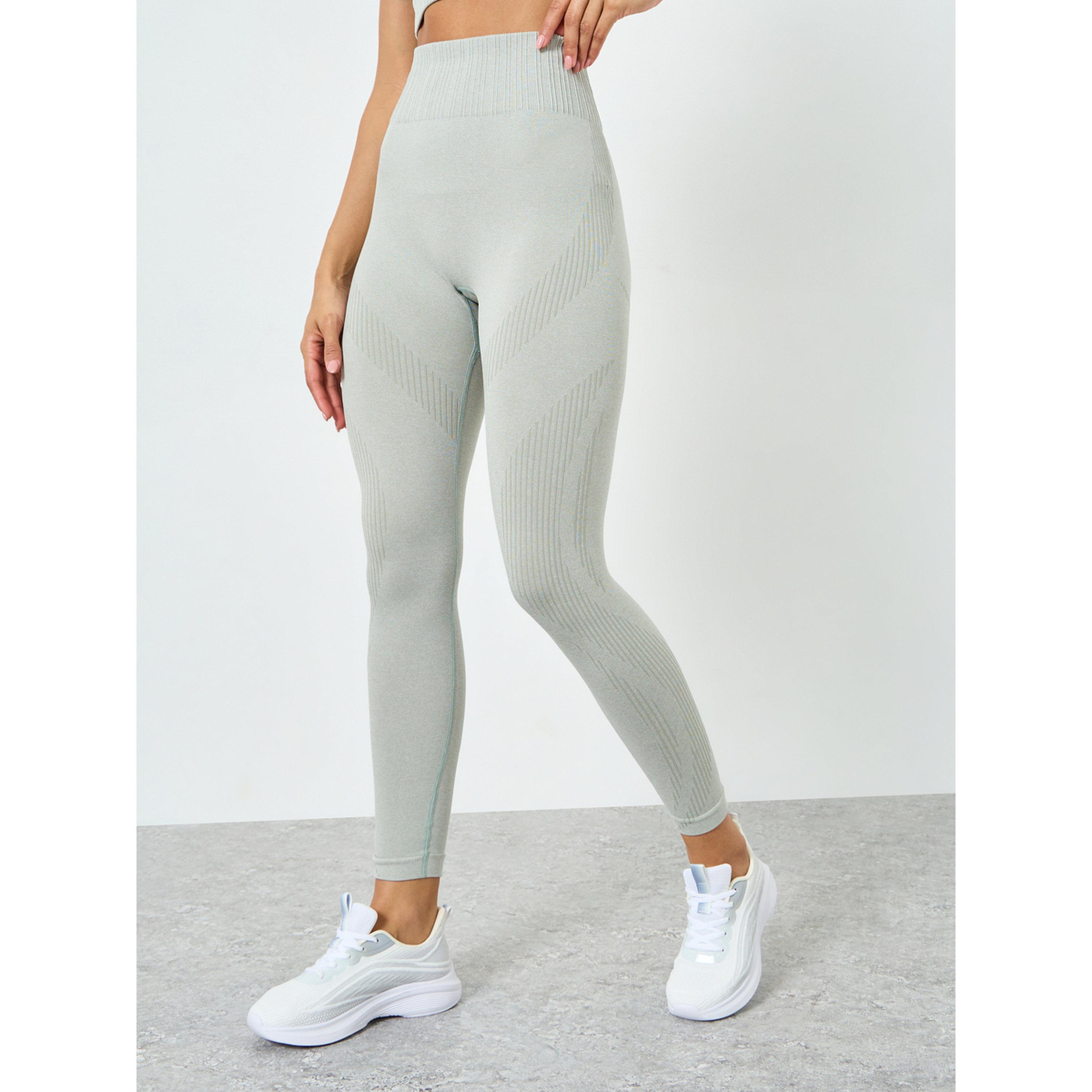 مجموعة من ليقنز وصدرية رياضية بظهر منخفض ونمط جاكار-women-clothing-sportswearandactivewear-trackpantsandtracksuits-image-1