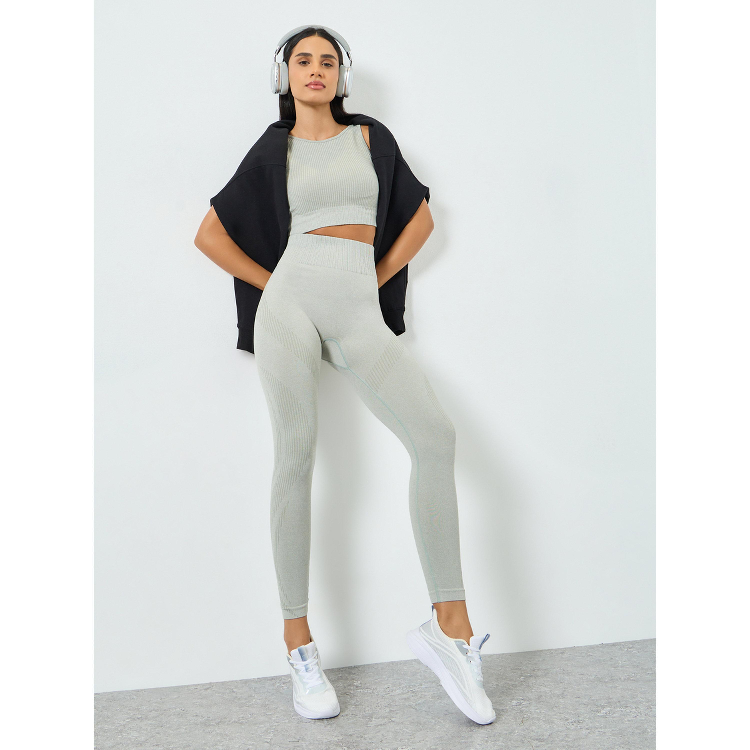 مجموعة من ليقنز وصدرية رياضية بظهر منخفض ونمط جاكار-women-clothing-sportswearandactivewear-trackpantsandtracksuits-image-2