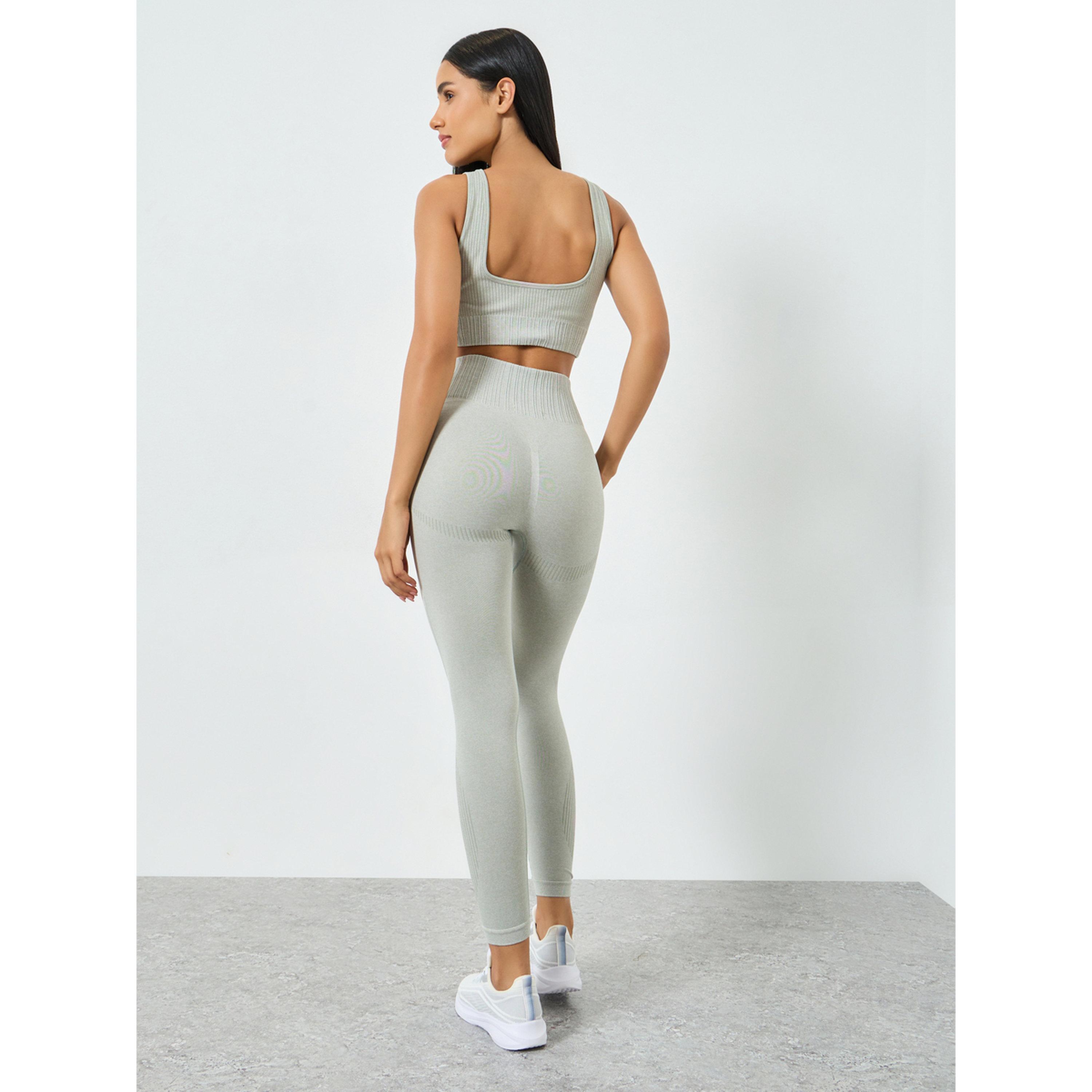 مجموعة من ليقنز وصدرية رياضية بظهر منخفض ونمط جاكار-women-clothing-sportswearandactivewear-trackpantsandtracksuits-image-4