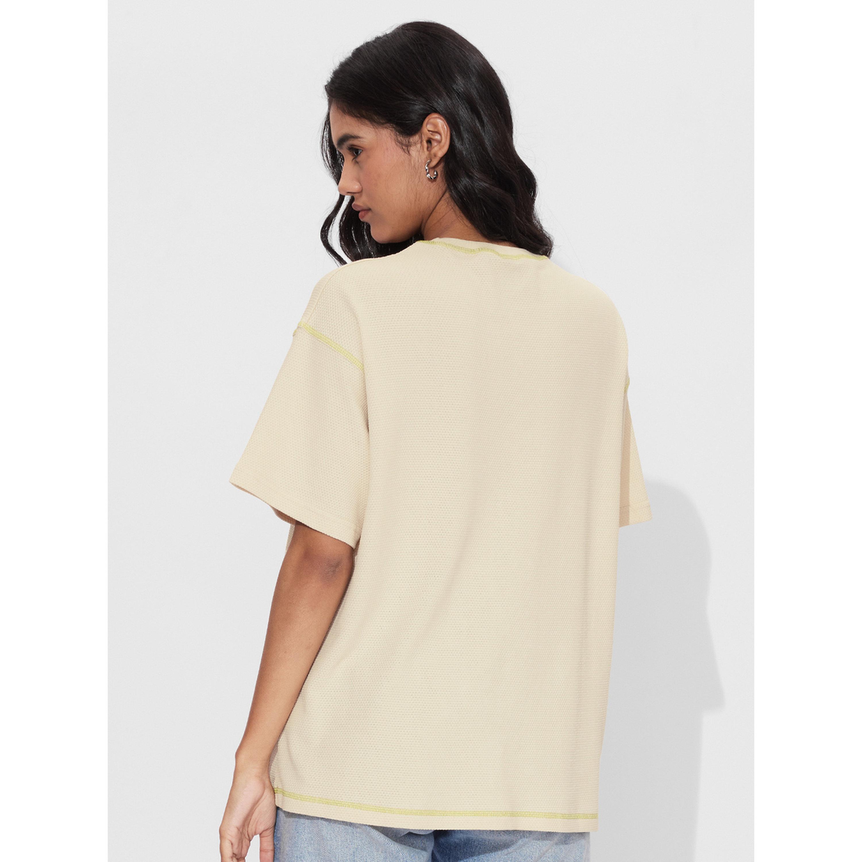 تيشيرت واسع بتفاصيل مُطرّزة-women-clothing-tshirts-image-4