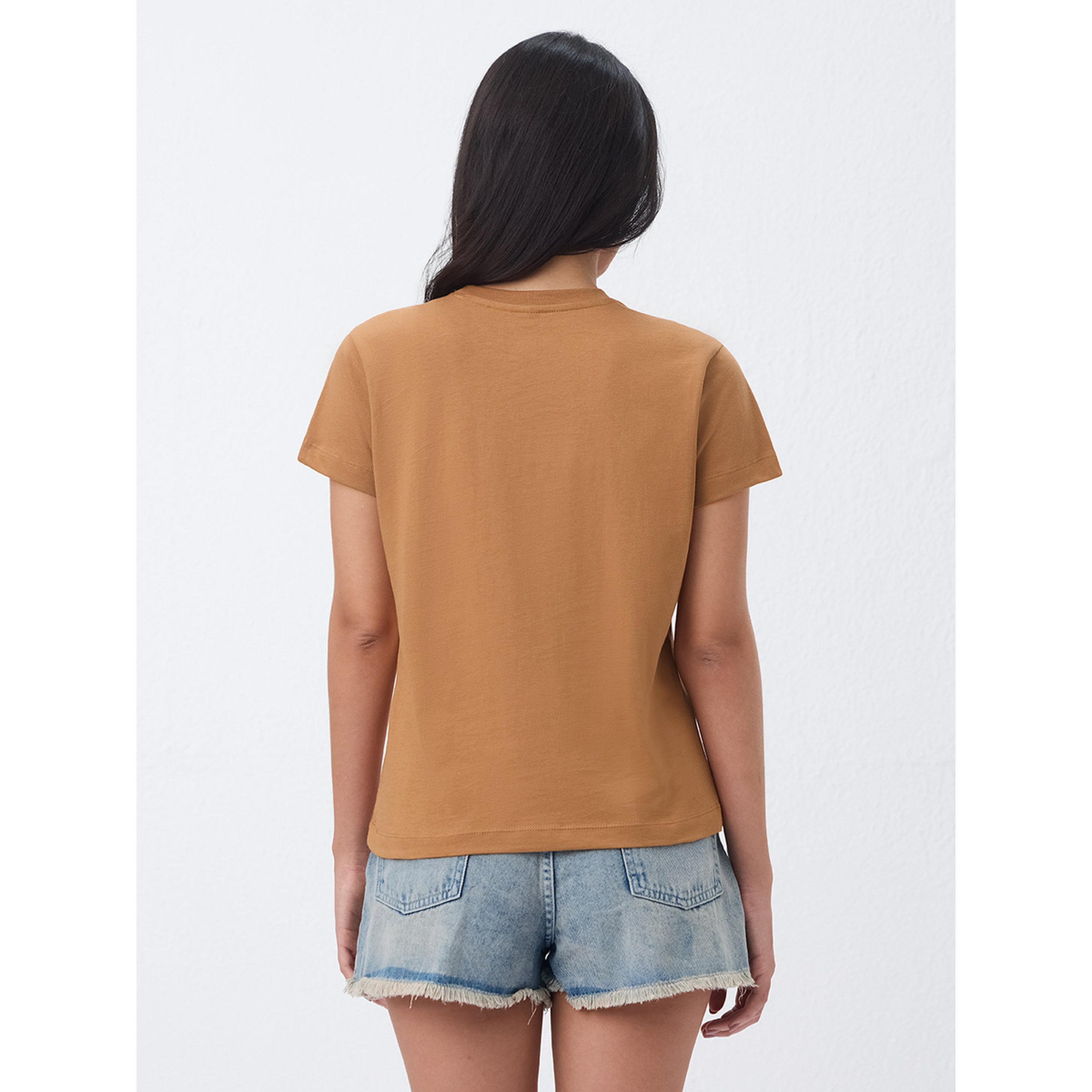 تيشيرت بطبعة جرافيك دب مطرز-women-clothing-tshirts-image-3