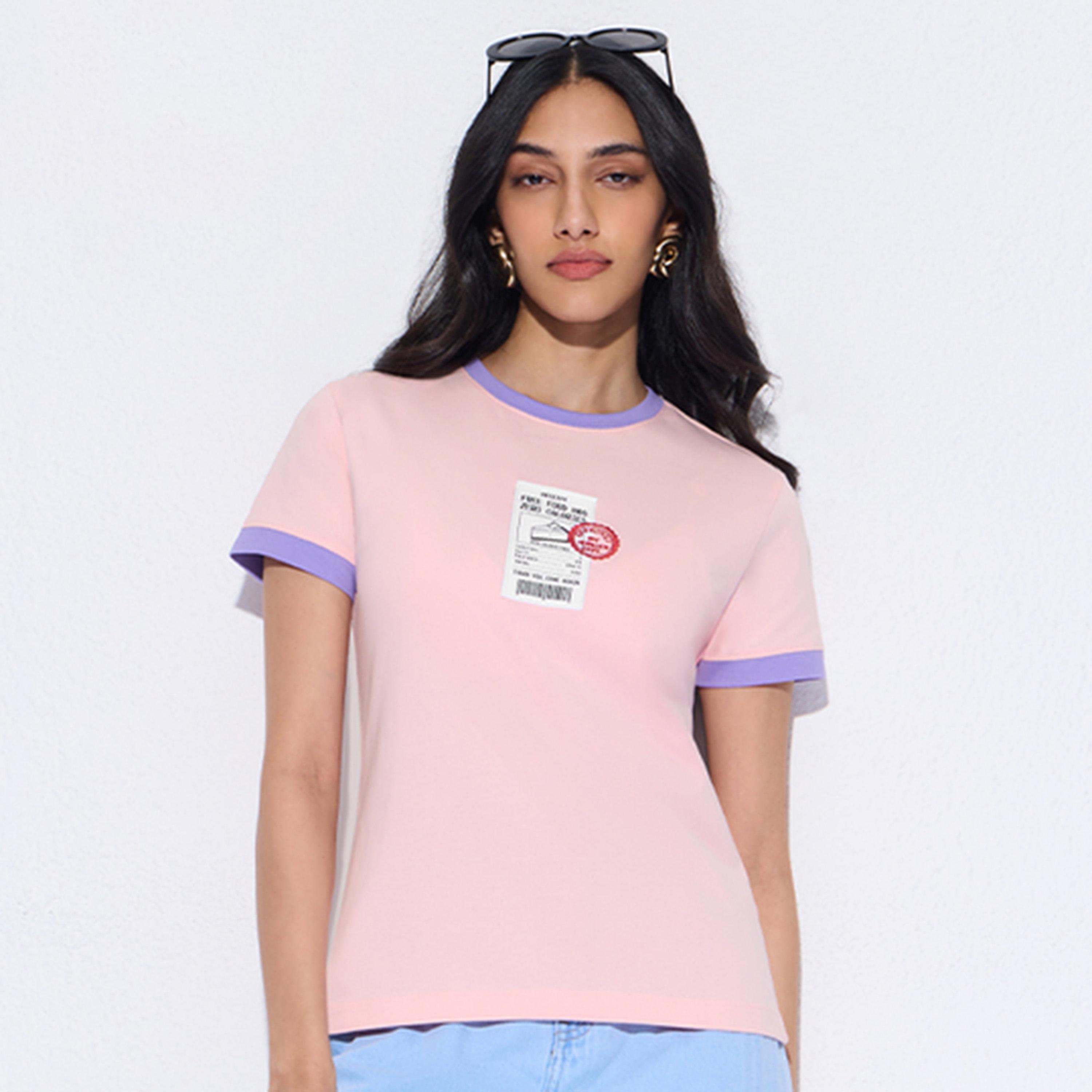 تيشيرت بحواف متباينة وتفاصيل شارة-women-clothing-tshirts-image-1