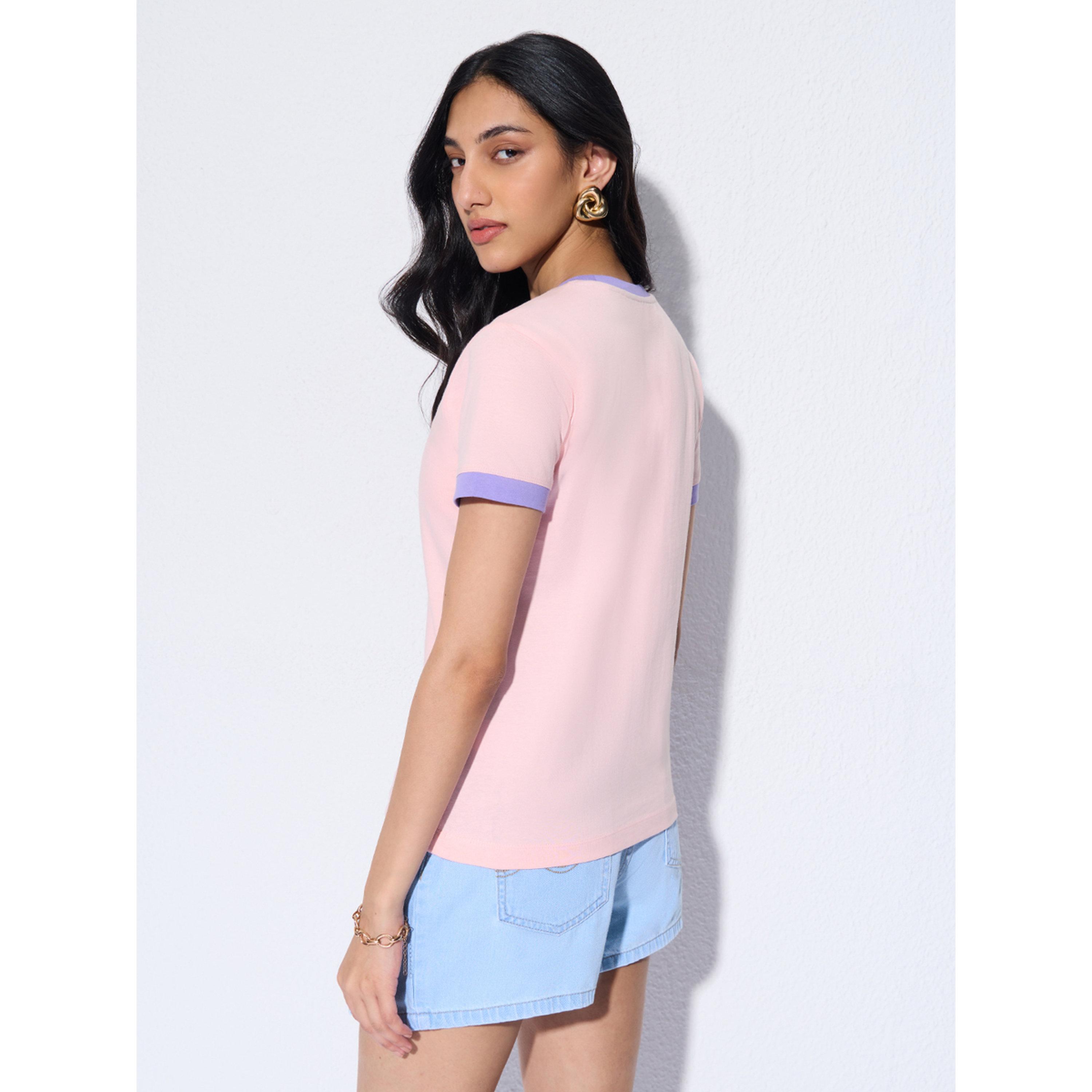 تيشيرت بحواف متباينة وتفاصيل شارة-women-clothing-tshirts-image-3