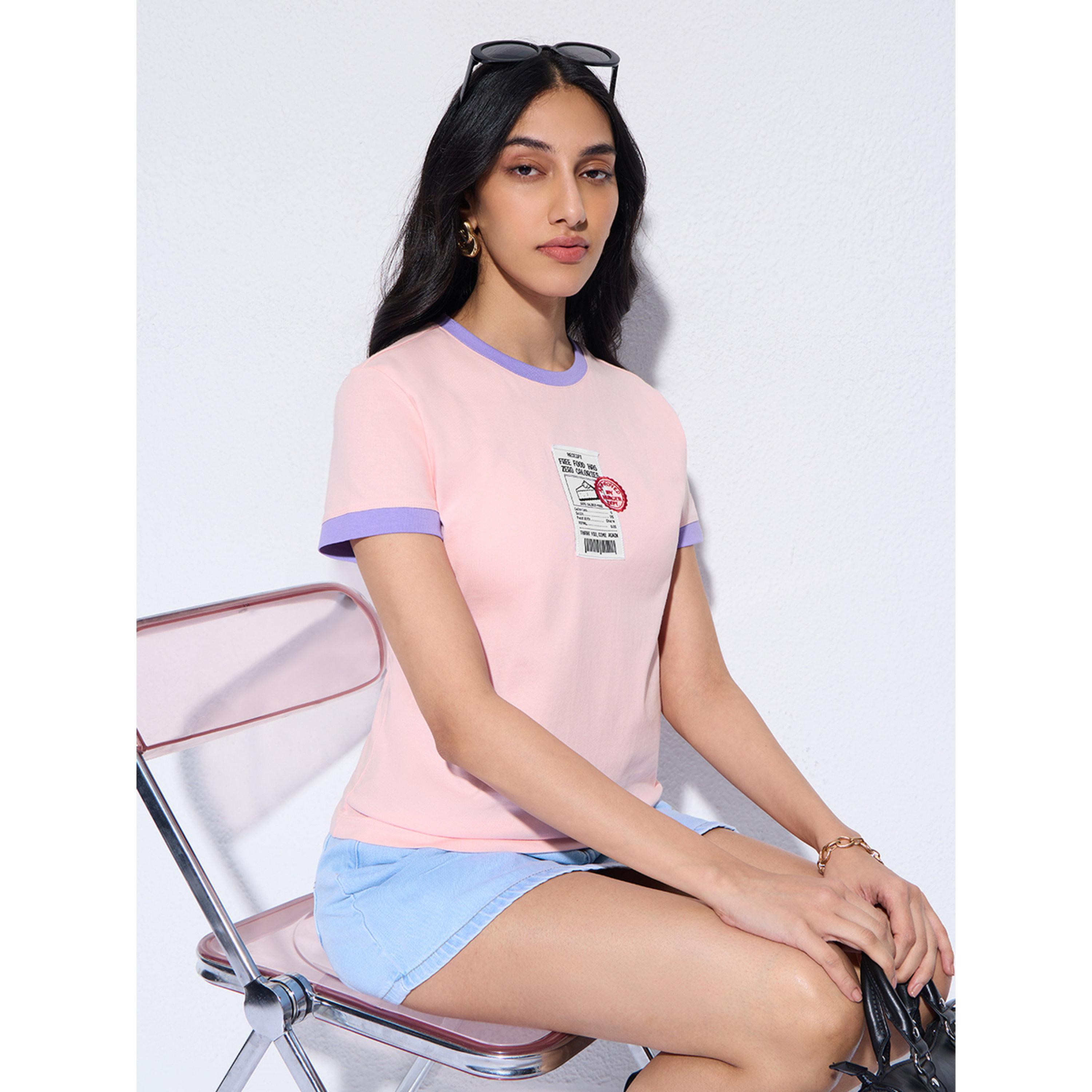 تيشيرت بحواف متباينة وتفاصيل شارة-women-clothing-tshirts-image-4