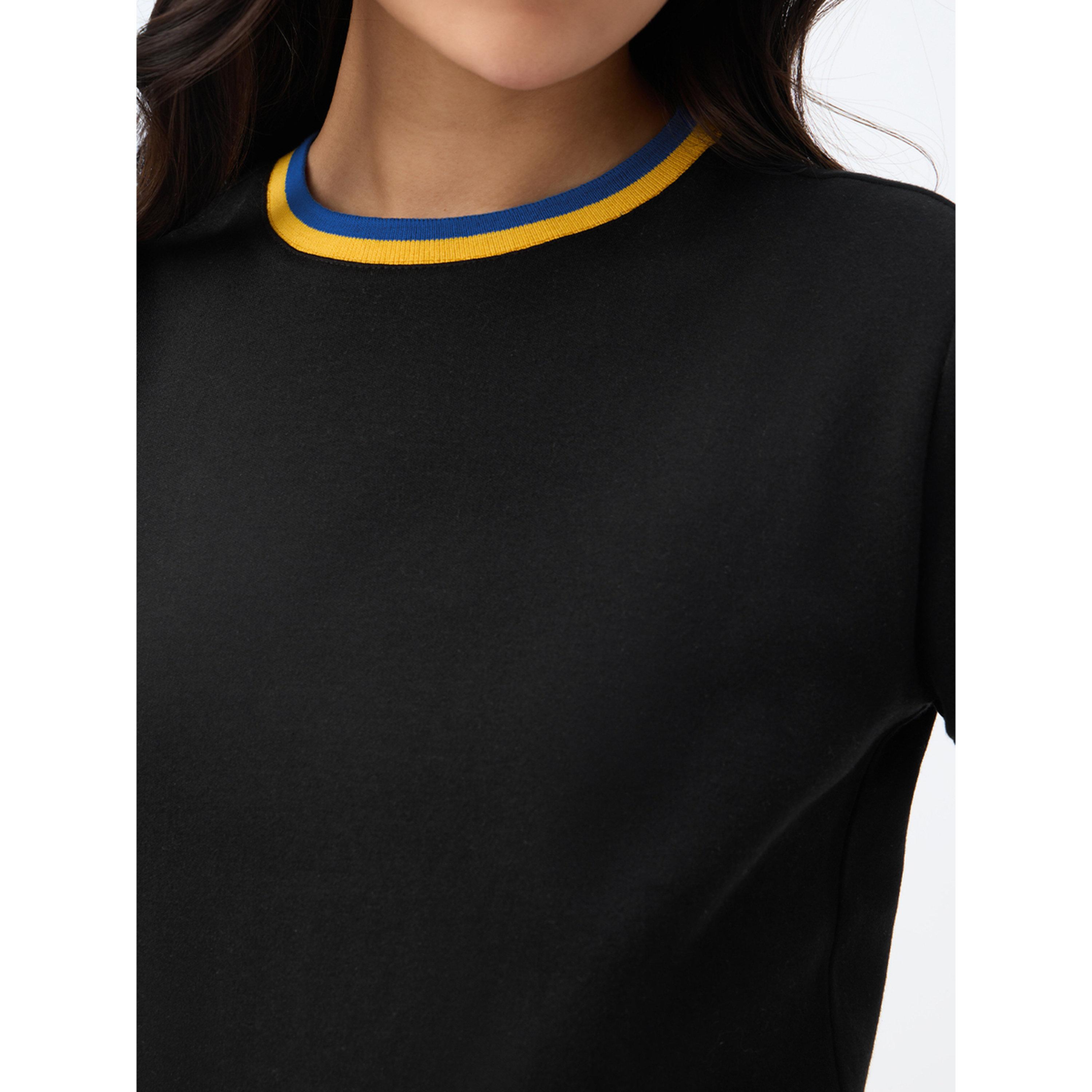 تيشيرت بياقة دائرية وحواف متباينة-women-clothing-tshirts-image-6