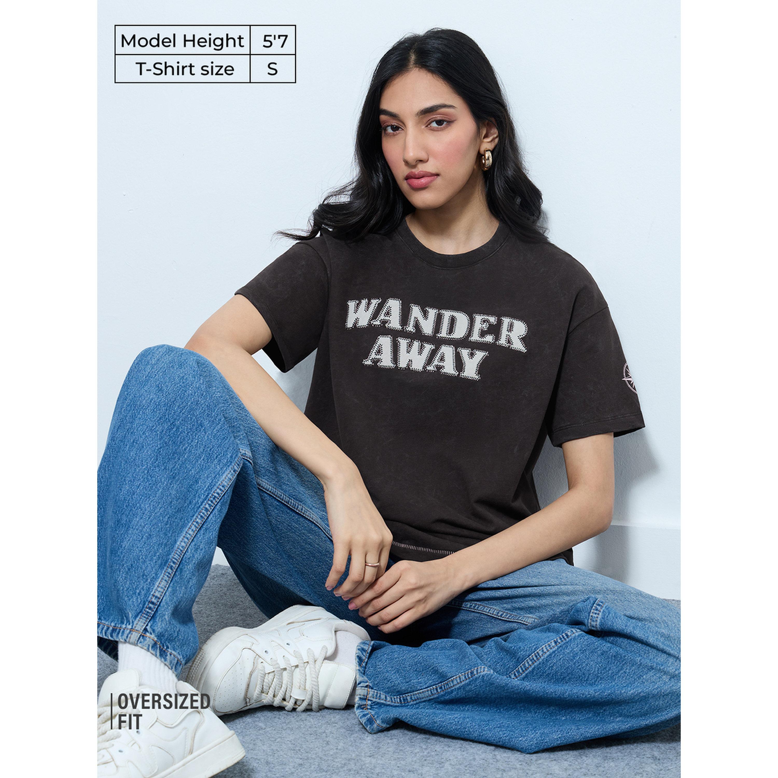 تيشيرت قطن باهت بقصة واسعة-women-clothing-tshirts-image-3