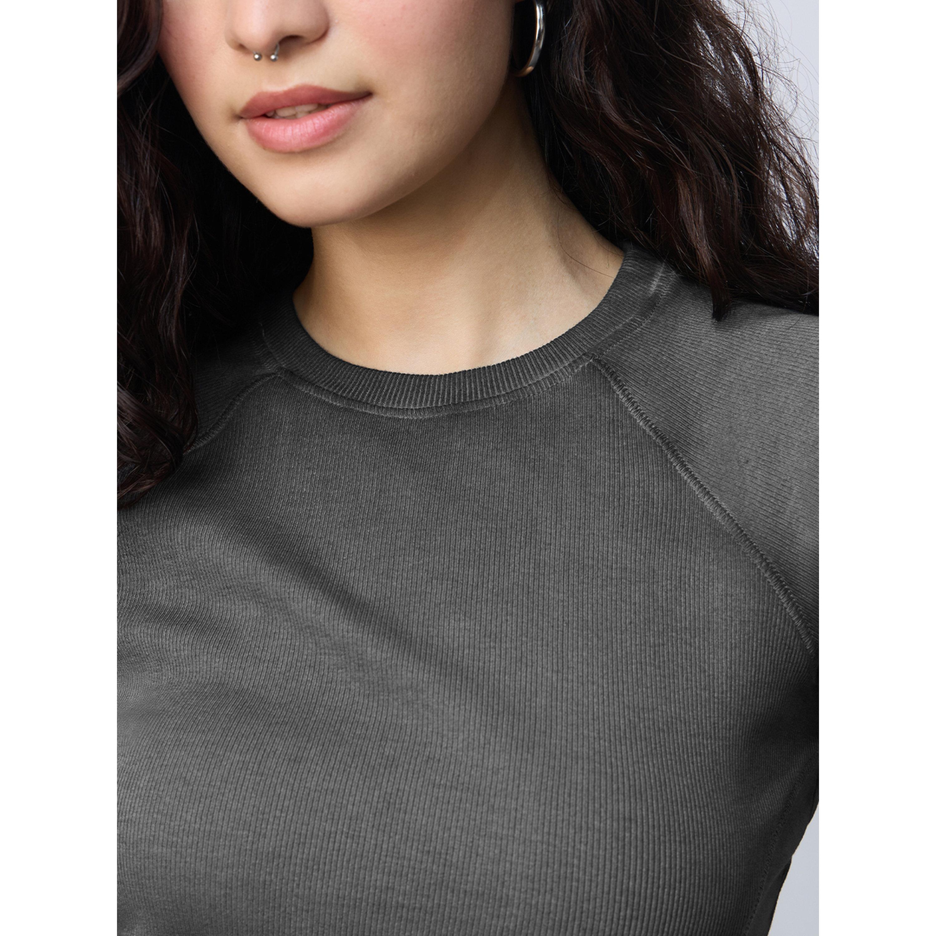 تيشيرت مضلع باهت وقصيرة-women-clothing-tshirts-image-6