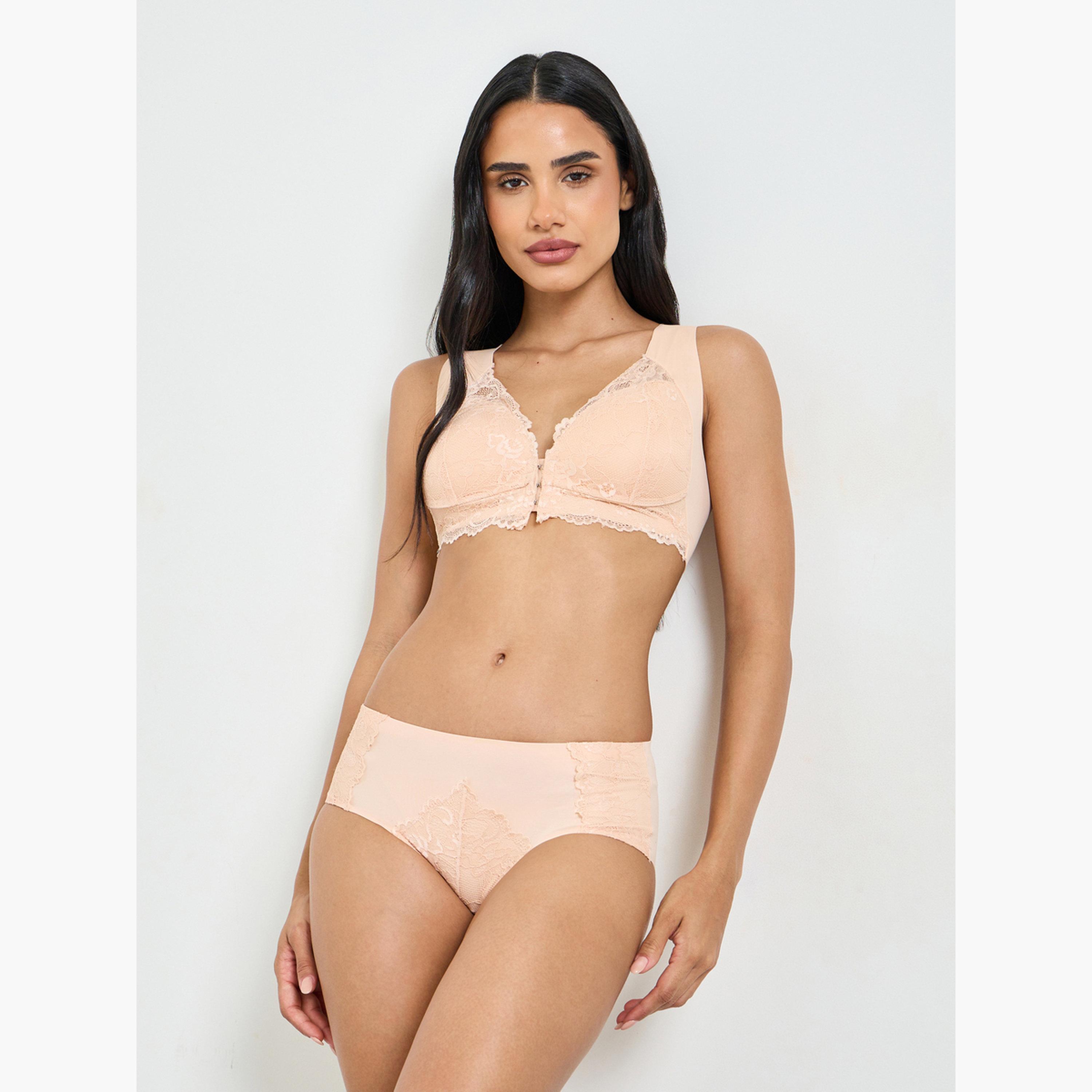 طقم من كلوت ميدي وصدرية مبطنة بدون أسلاك بتفاصيل دانتيل-women-clothing-lingerie-lingeriesets-image-1