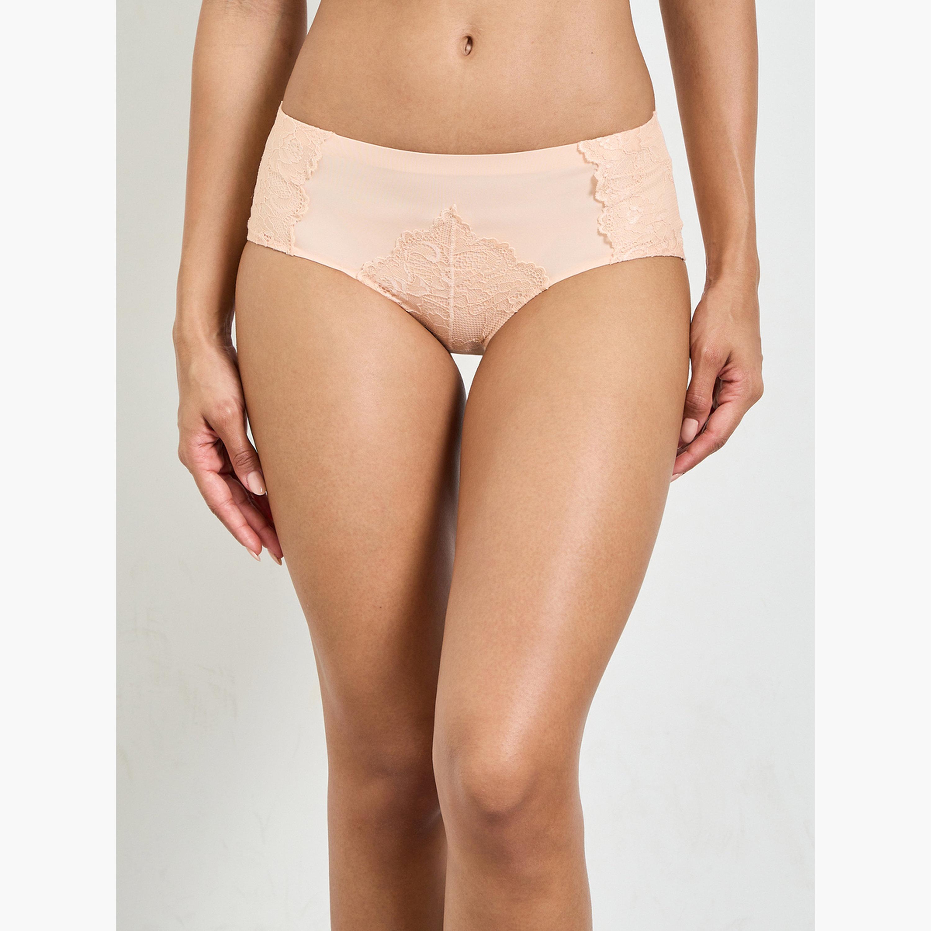 طقم من كلوت ميدي وصدرية مبطنة بدون أسلاك بتفاصيل دانتيل-women-clothing-lingerie-lingeriesets-image-4