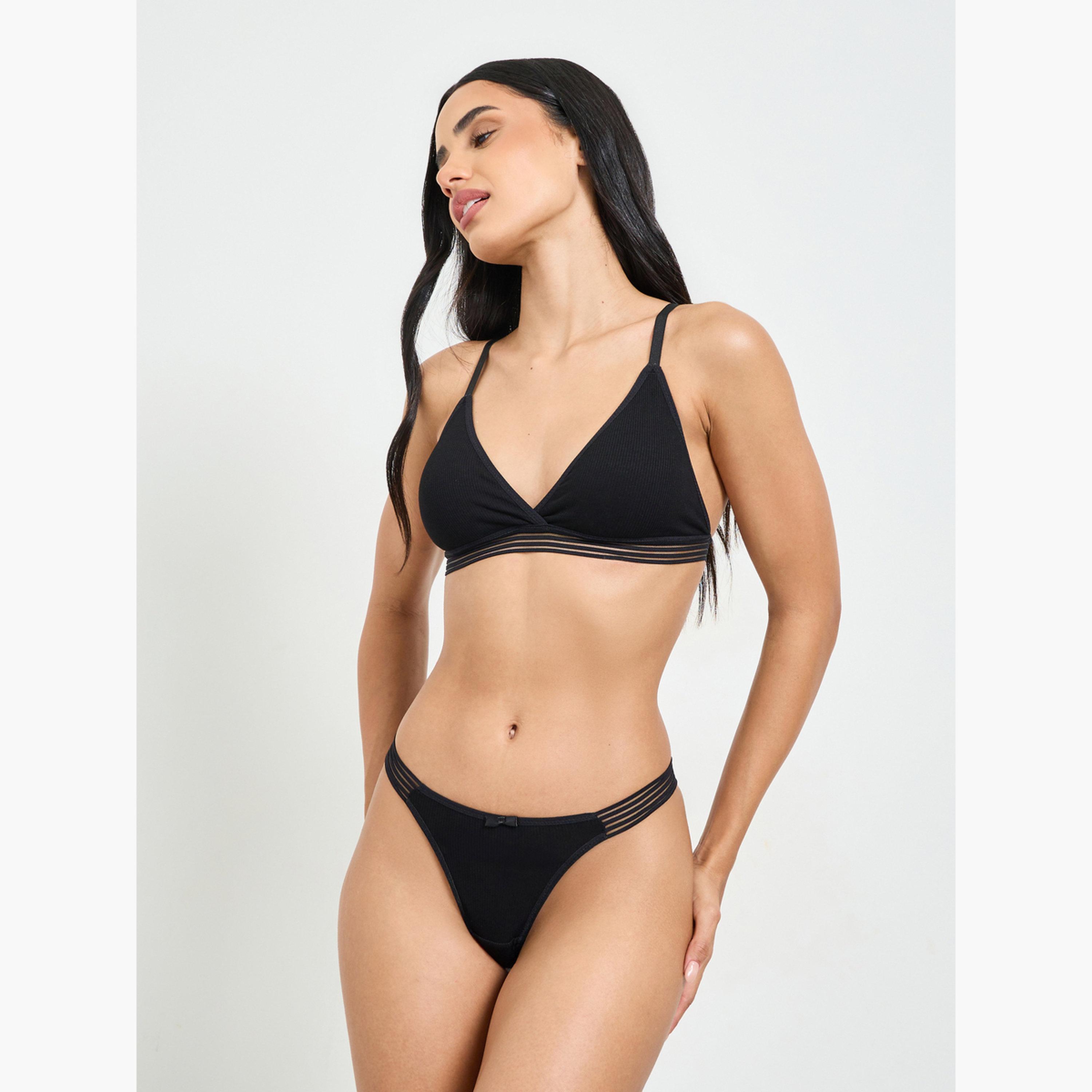 طقم للانجري من ثونغ وصدرية عادية سادة بتفاصيل بارزة الملمس ومبطنة بدون أسلاك-women-clothing-lingerie-lingeriesets-image-1