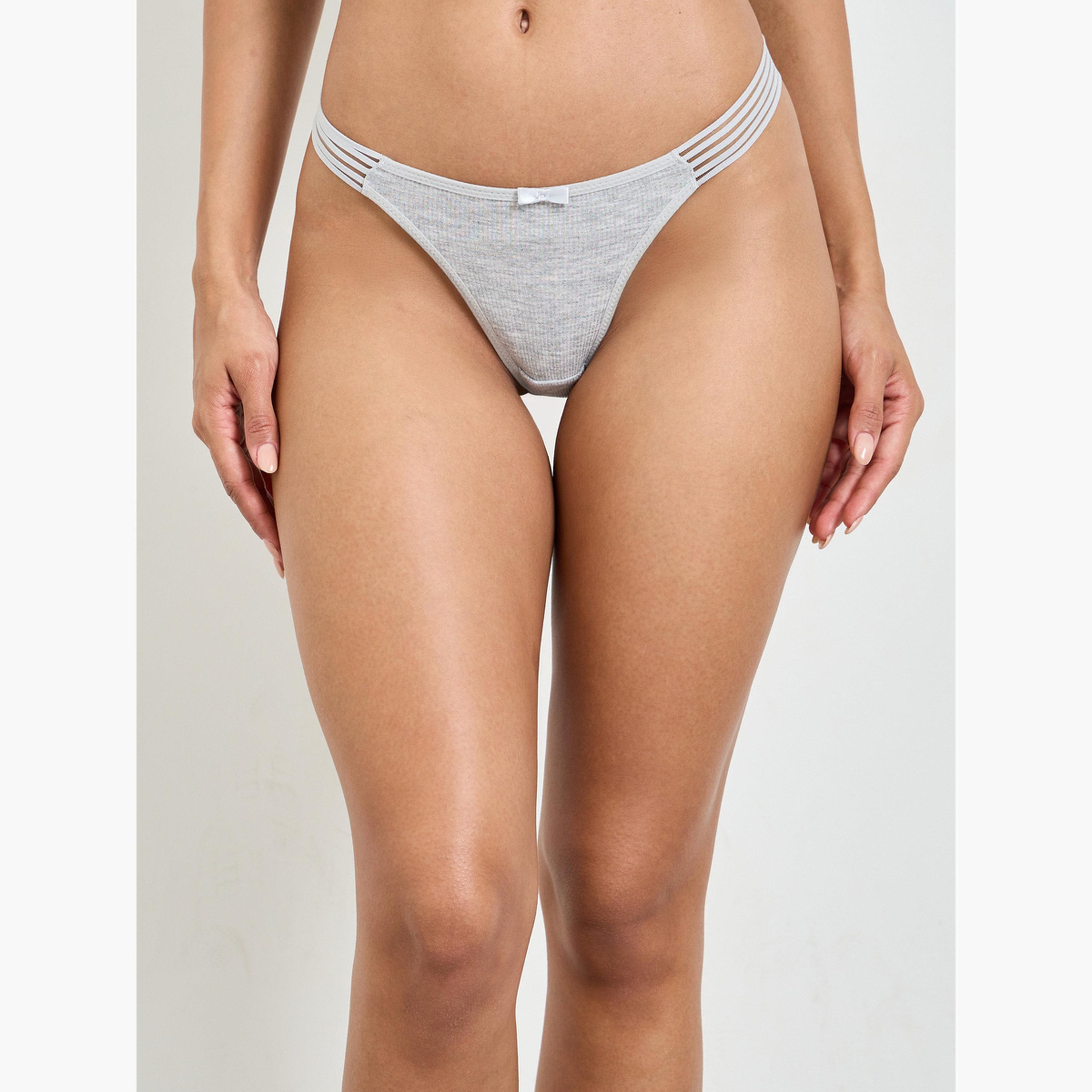 طقم للانجري من ثونغ وصدرية عادية سادة بتفاصيل بارزة الملمس ومبطنة بدون أسلاك-women-clothing-lingerie-lingeriesets-image-4