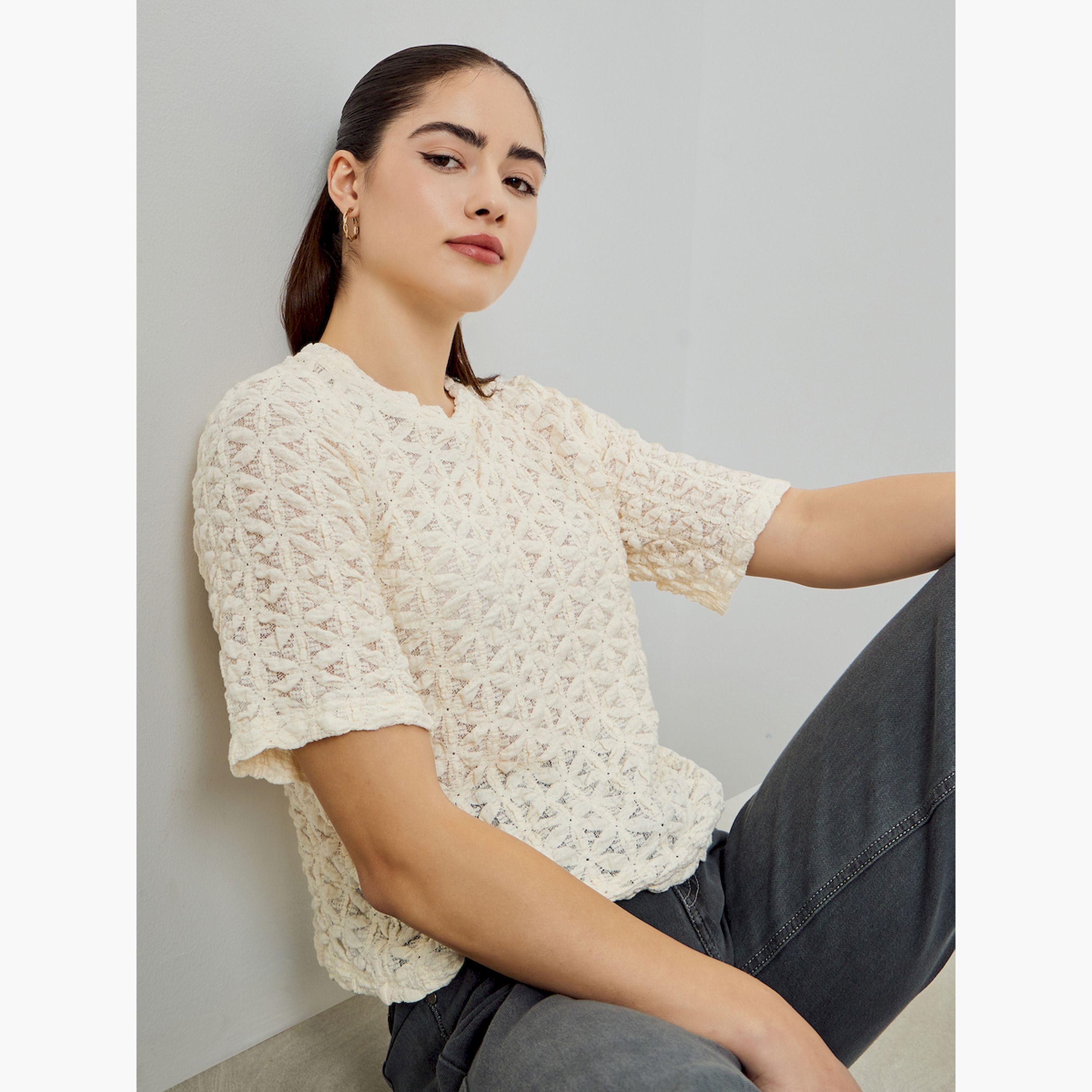 بلوزة محبوكة بتفاصيل بارزة الملمس وأكمام قصيرة-women-clothing-shirtsandblouses-blouses-image-3