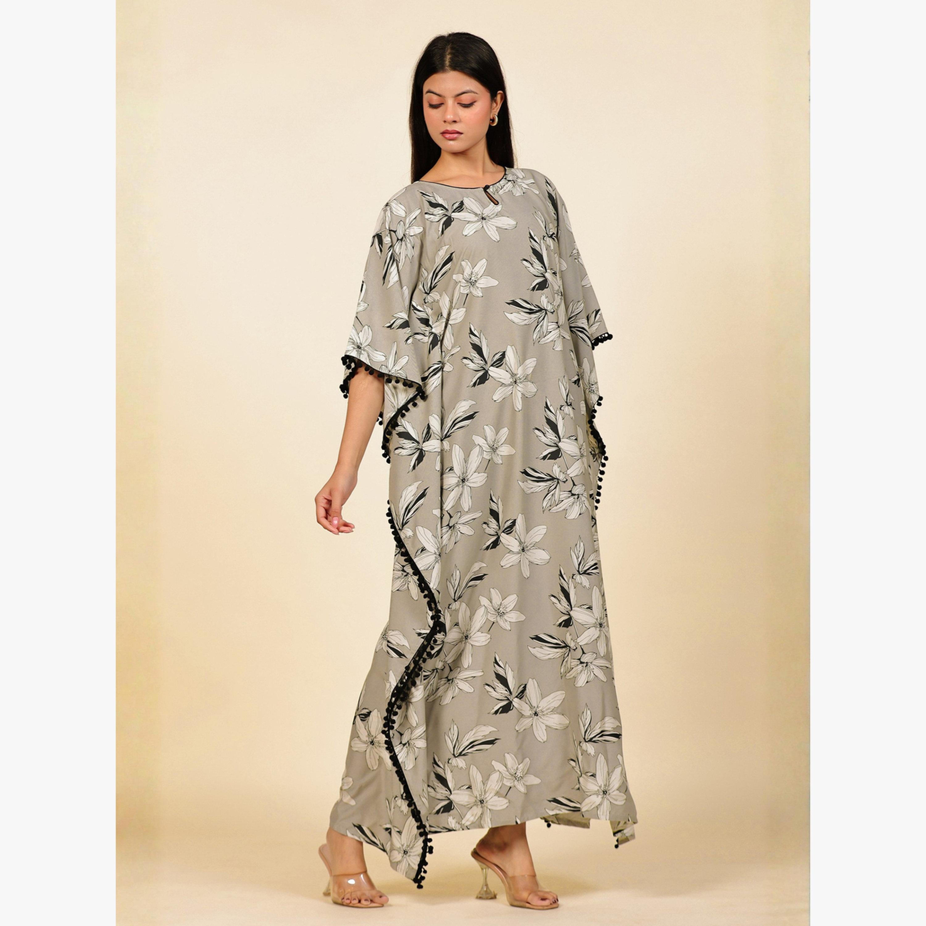 قميص نوم قفطان بطبعة أزهار وتفاصيل كرات صغيرة-women-clothing-nightwear-nighties-image-2