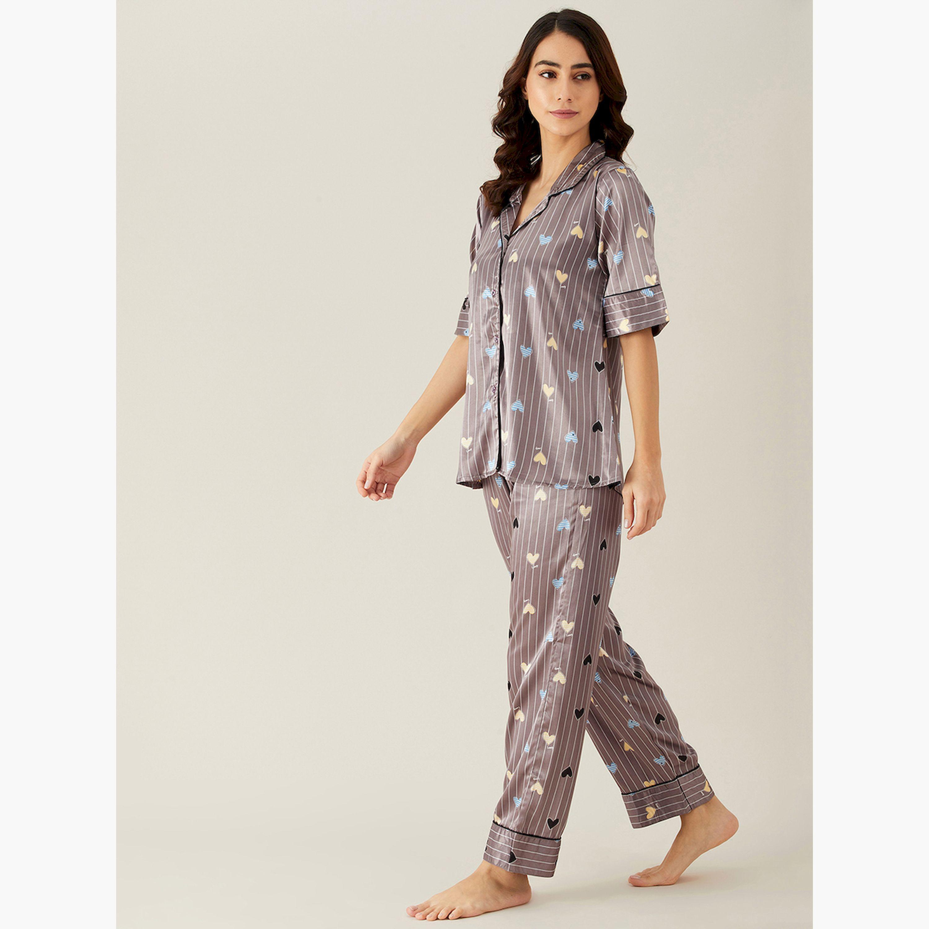 طقم بيجاما من بنطال وبلوزة ساتان بطبعة قلب-women-clothing-nightwear-pyjamas-longsets-image-3