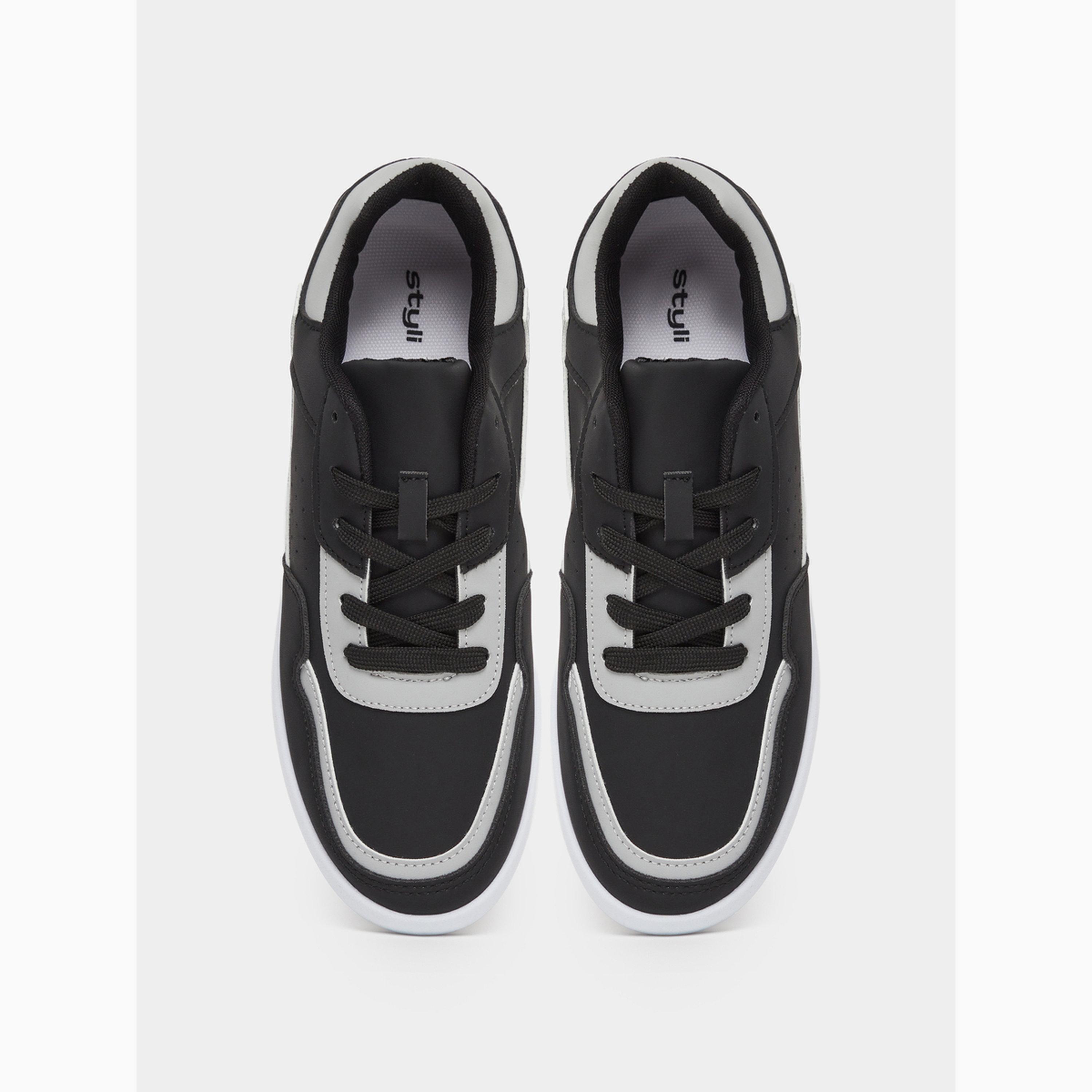 حذاء سنيكرز بأربطة بنمط كتل الالوان-men-shoes-sneakers-image-5