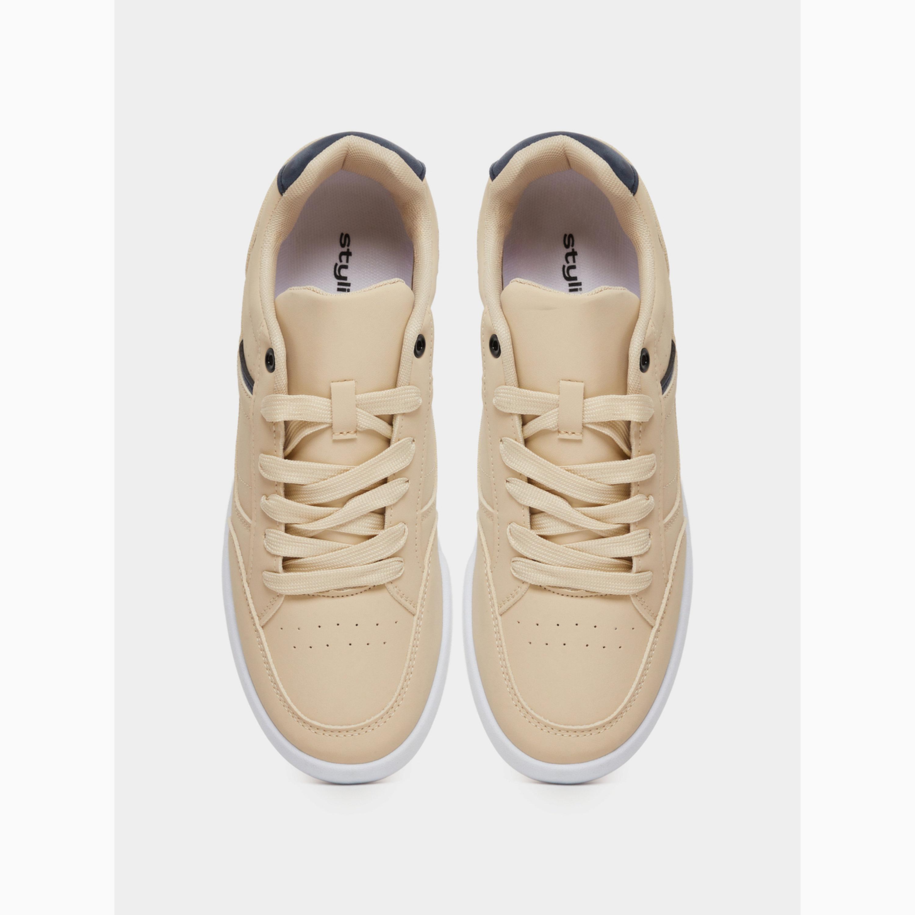 حذاء سنيكرز بأربطة وتصميم بألواح-men-shoes-sneakers-image-5