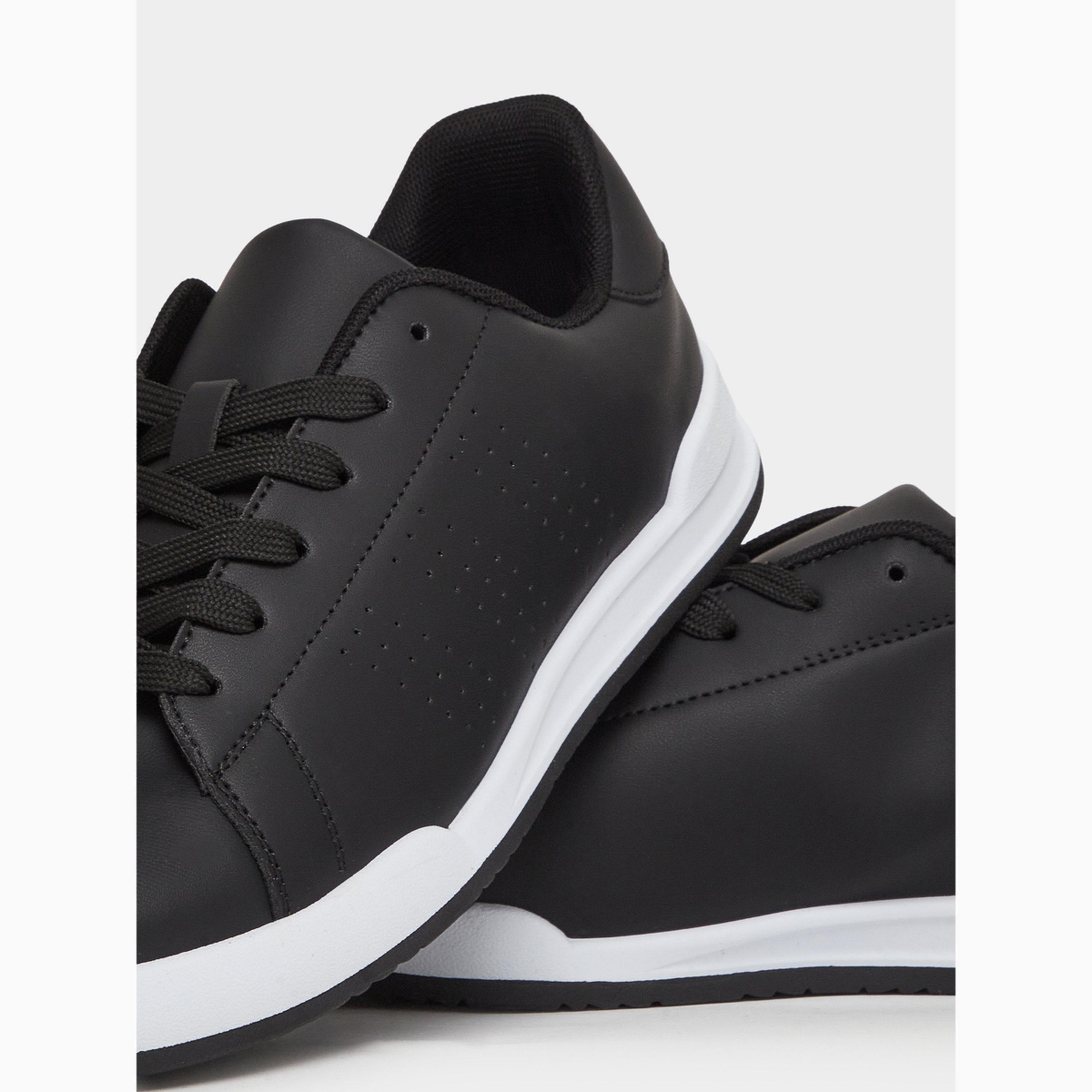 حذاء سنيكرز بتفاصيل مخرمة-men-shoes-sneakers-image-3