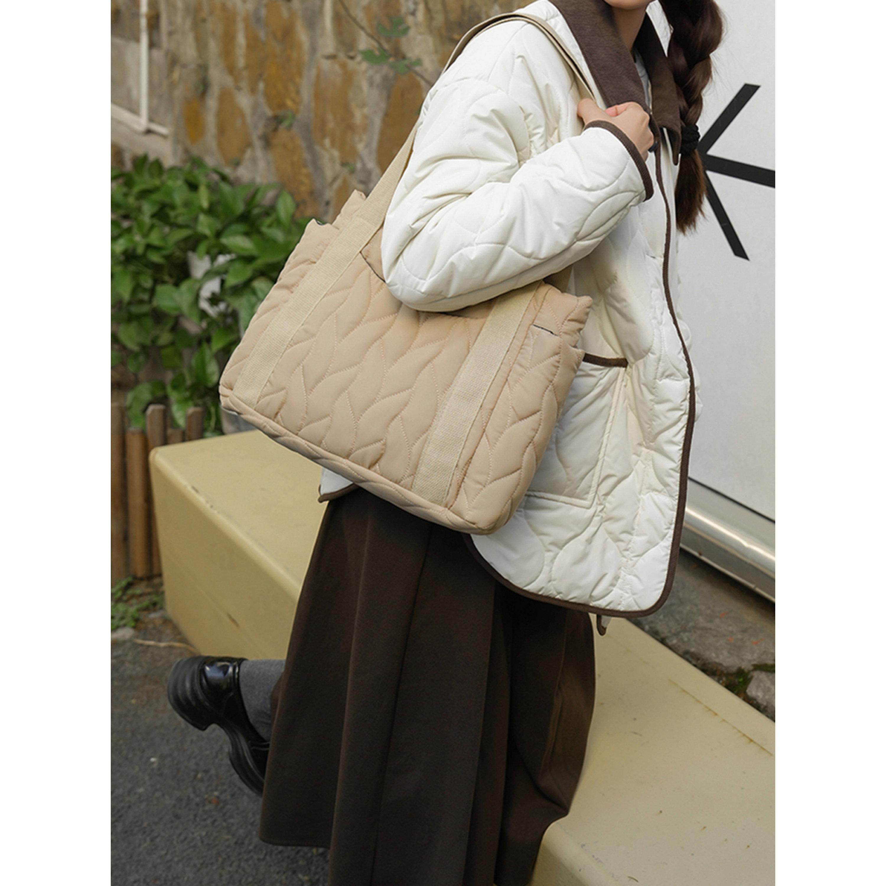 شنطة كتف بتصميم مبطن-women-bagsandwallets-handbags-image-3