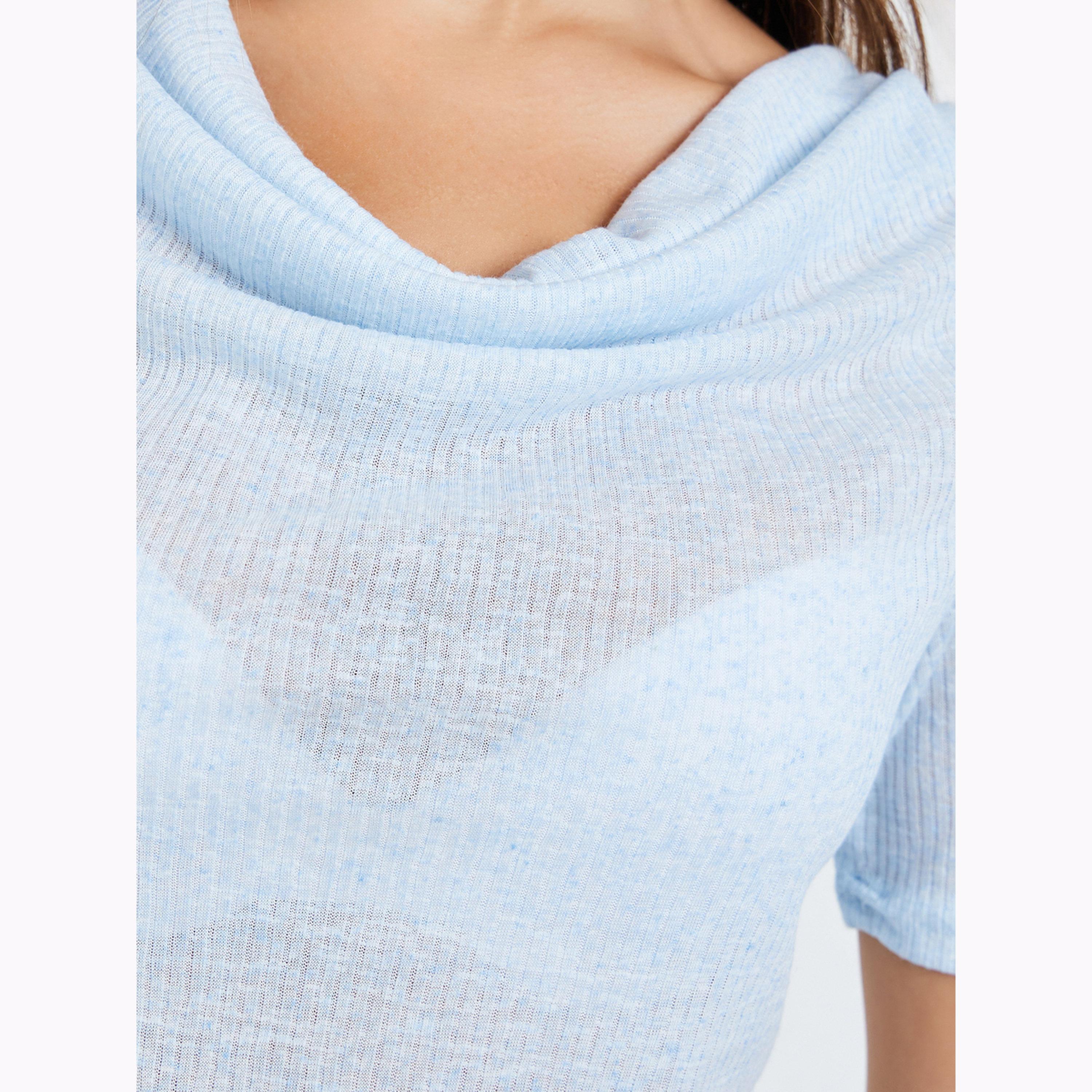 تيشيرت بمظهر الكتان وياقة درابيه وتفاصيل بارزة الملمس بلون أزرق-women-clothing-tshirts-image-5