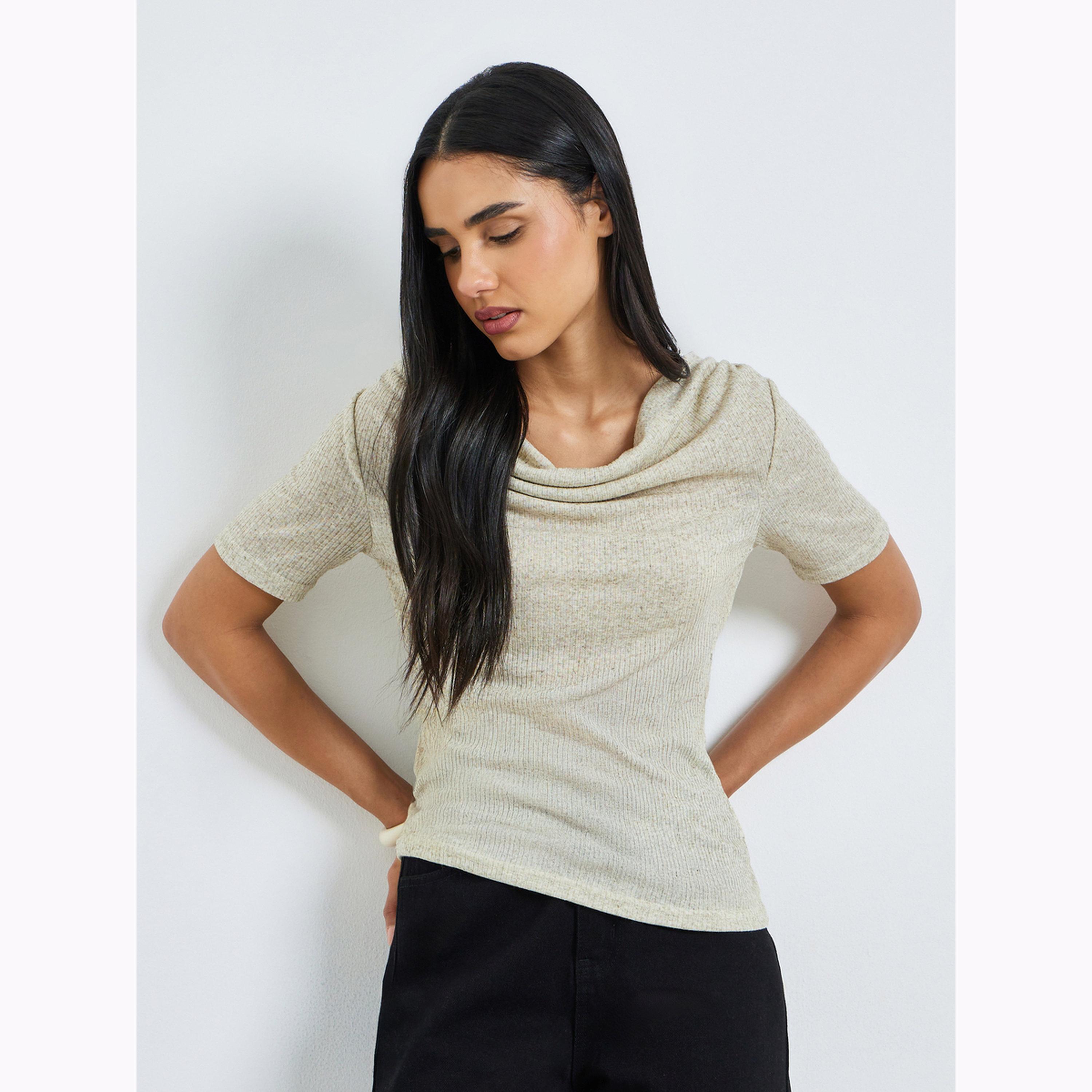 تيشيرت بمظهر الكتان وياقة درابيه وتفاصيل بارزة الملمس بلون أخضر-women-clothing-tshirts-image-1