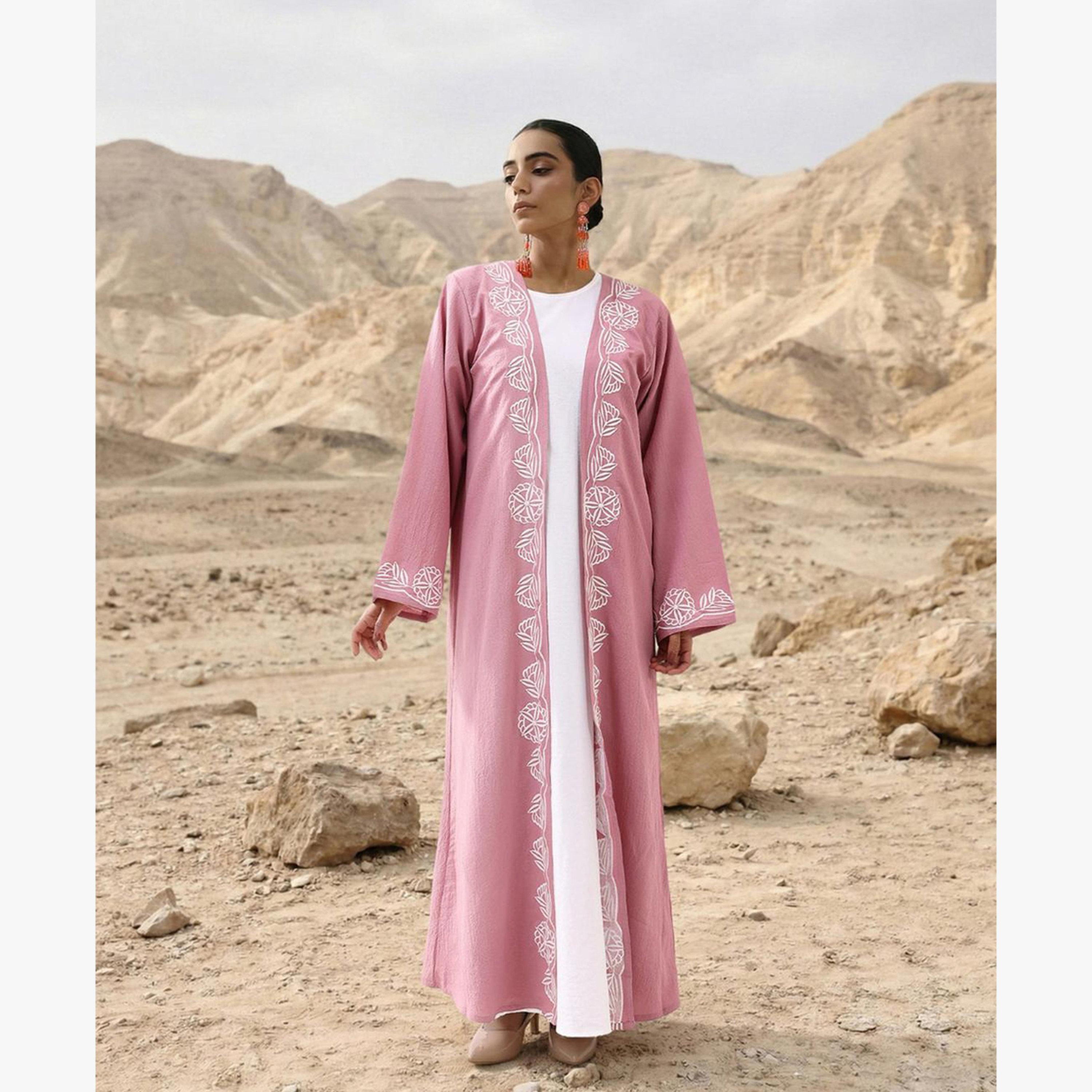 مجموعة من 3 حجاب وفستان طويل مع عباية بتفاصيل مُطرّزة-women-arabicclothing-sets-image-1