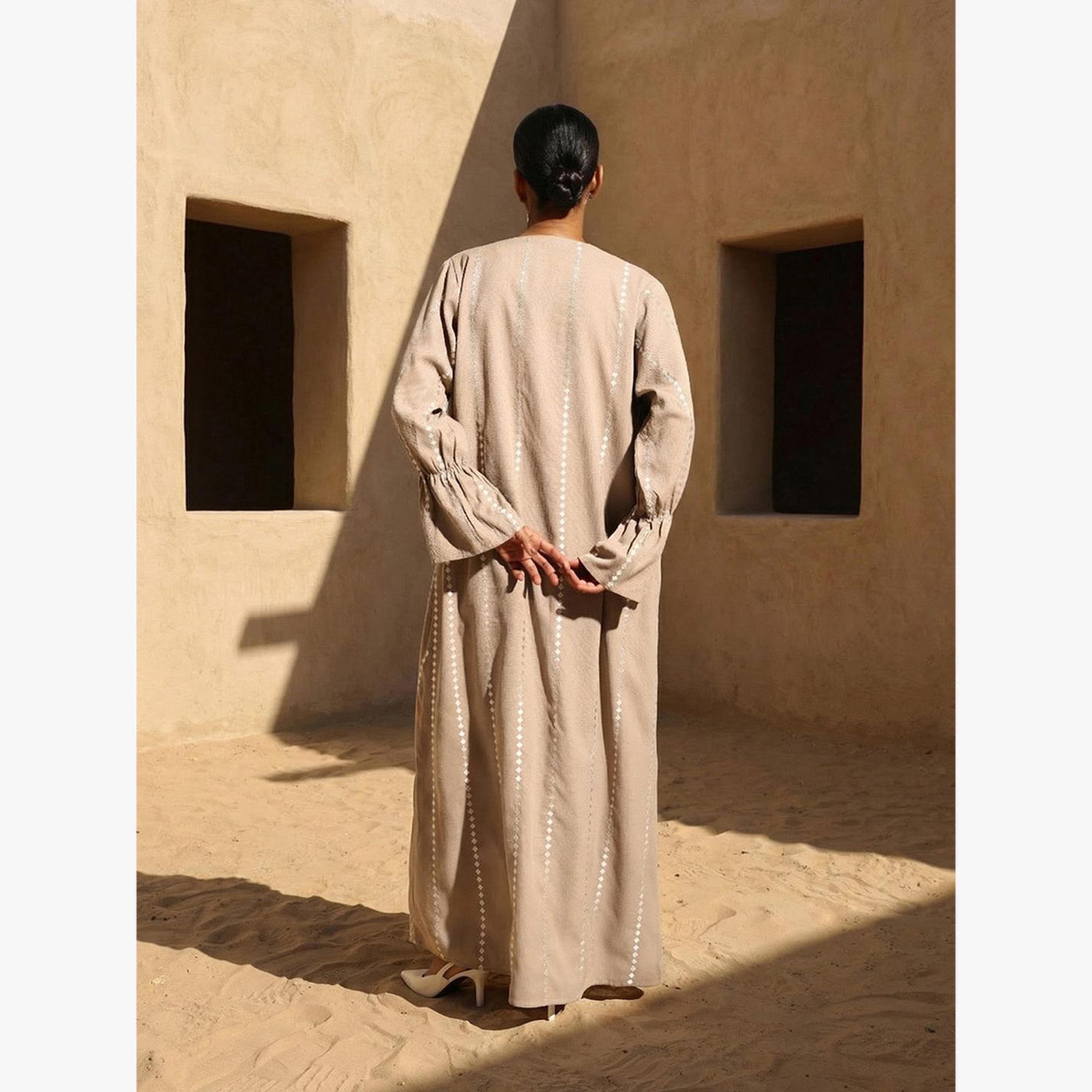 Ishin X Styli Beige Crinkled Cotton Relaxed Abaya with Hijab-women-arabicclothing-headscarf-hijab-image-4
