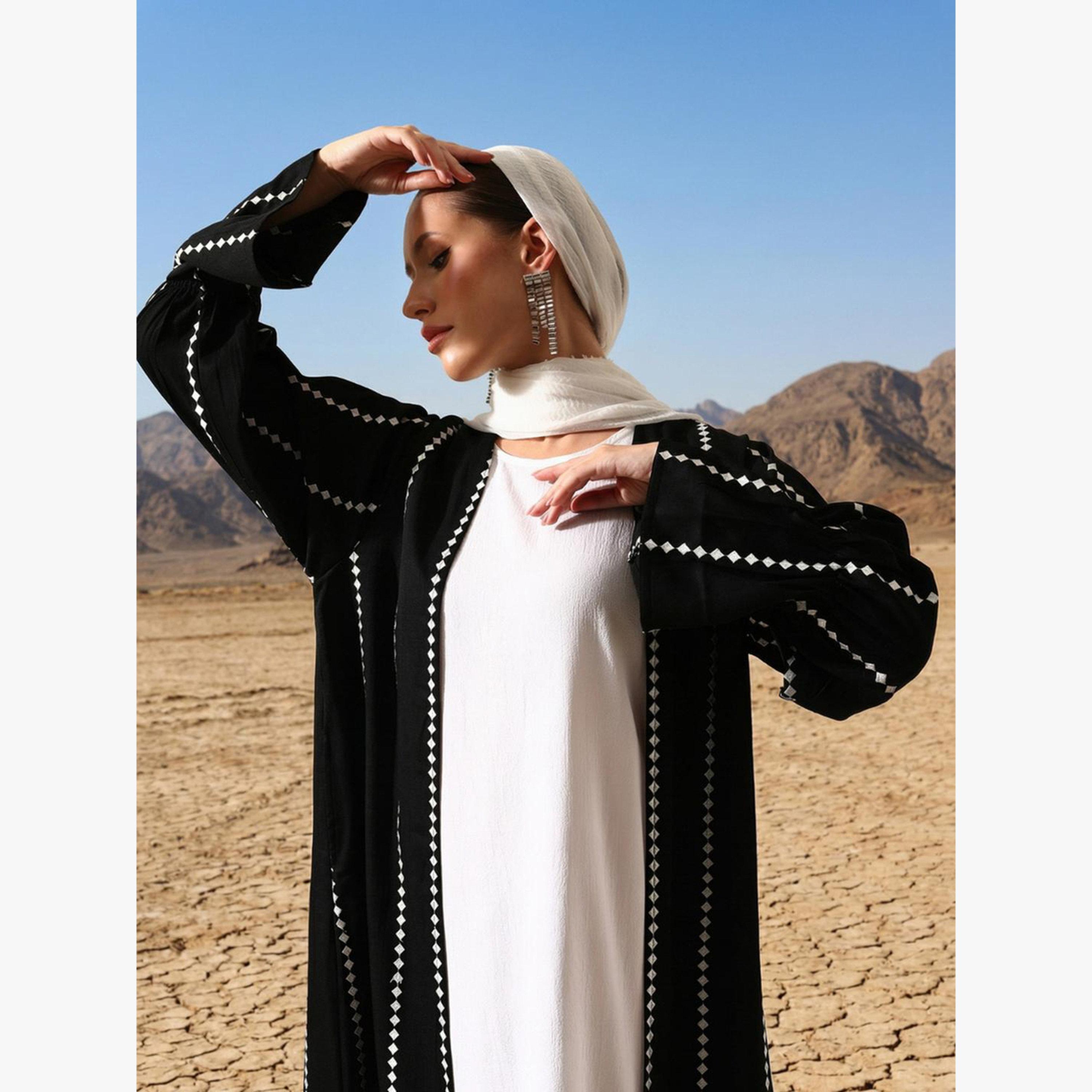 Ishin X Styli Black Crinkled Cotton Relaxed Abaya with Hijab-women-arabicclothing-headscarf-hijab-image-3