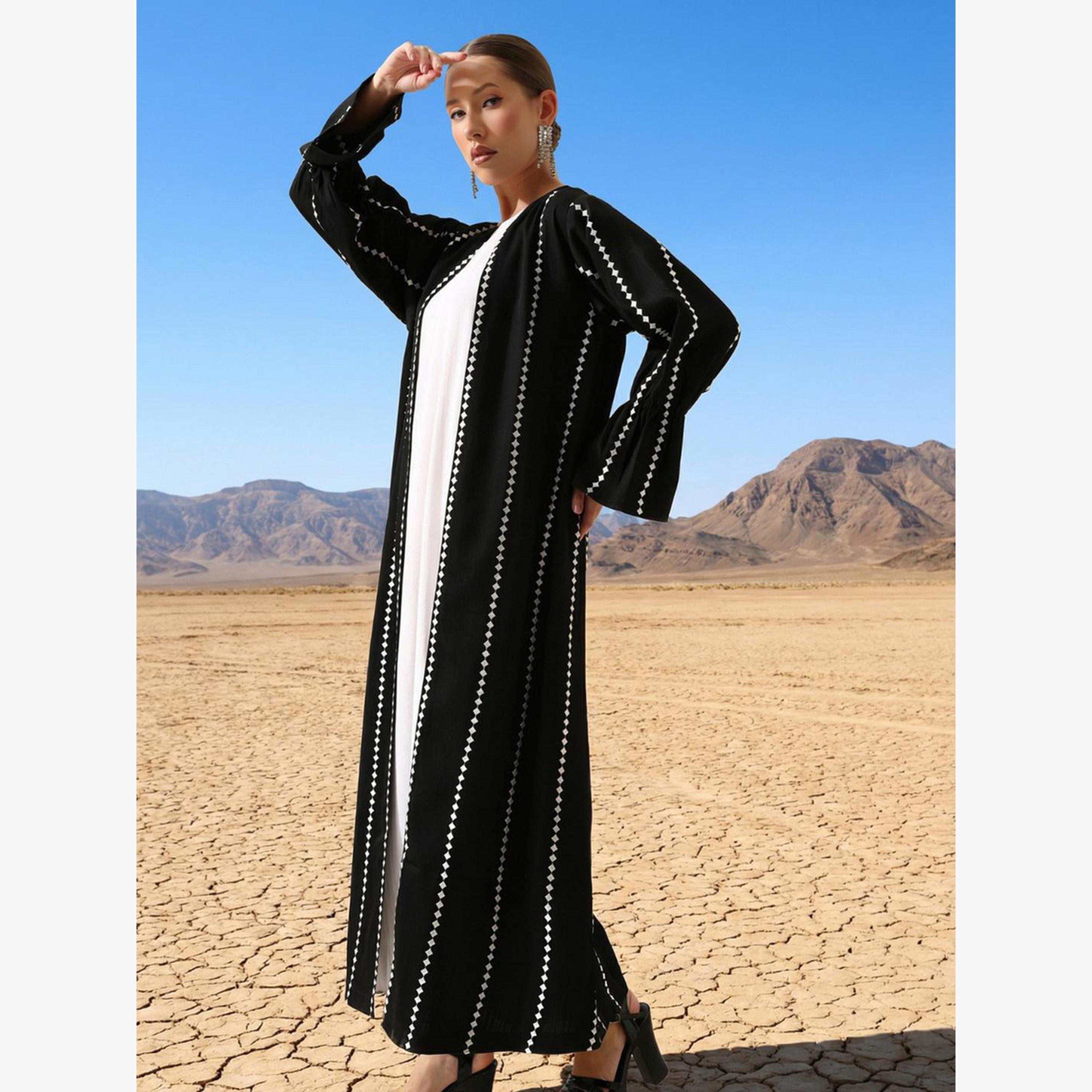 Ishin X Styli Black Crinkled Cotton Relaxed Abaya with Hijab-women-arabicclothing-headscarf-hijab-image-5