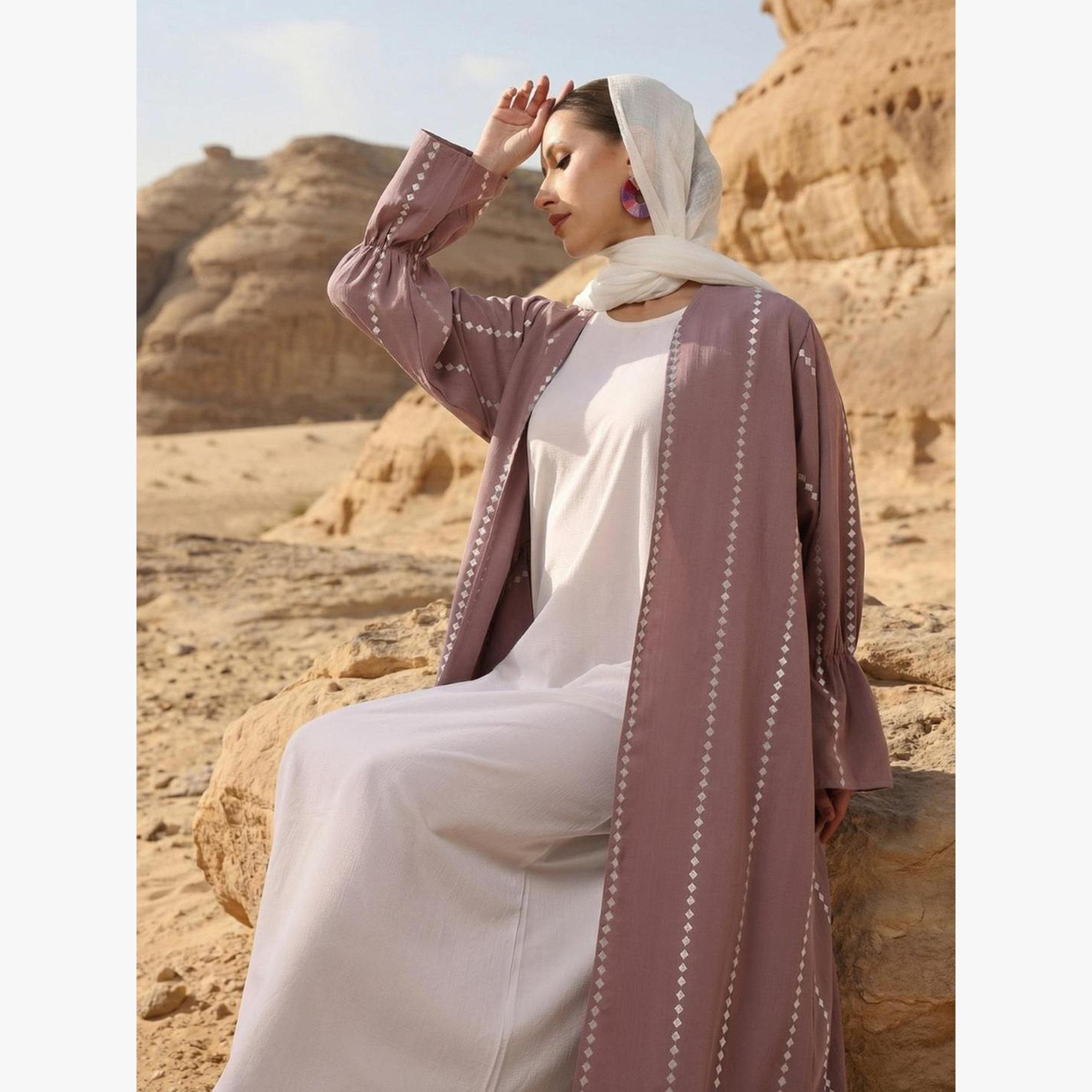 عباية قطن بقصة مريحة وتفاصيل مُجعدة مع حجاب-women-arabicclothing-headscarf-hijab-image-2