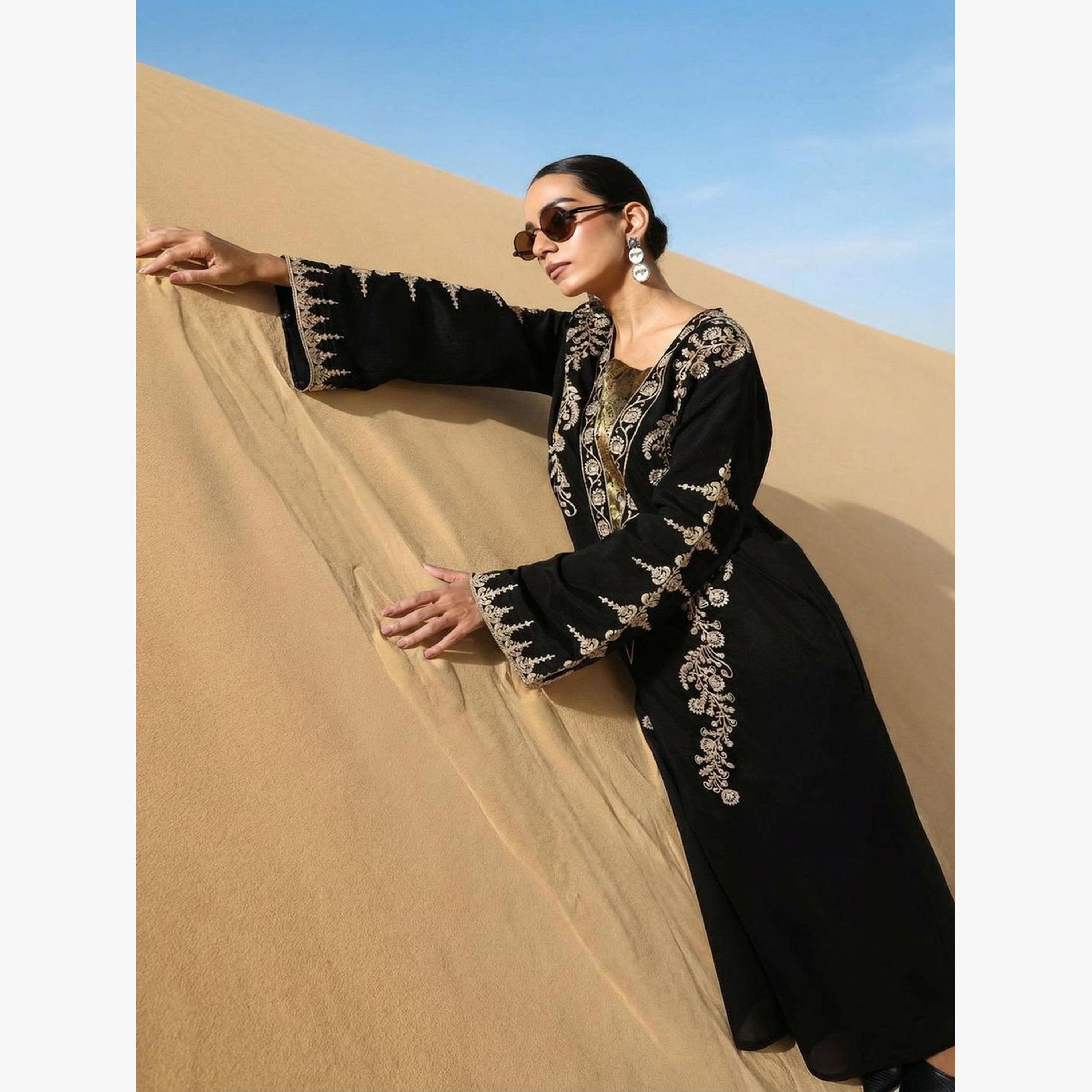 عباية بقصة مريحة وتفاصيل مُطرّزة-women-arabicclothing-abayas-image-2