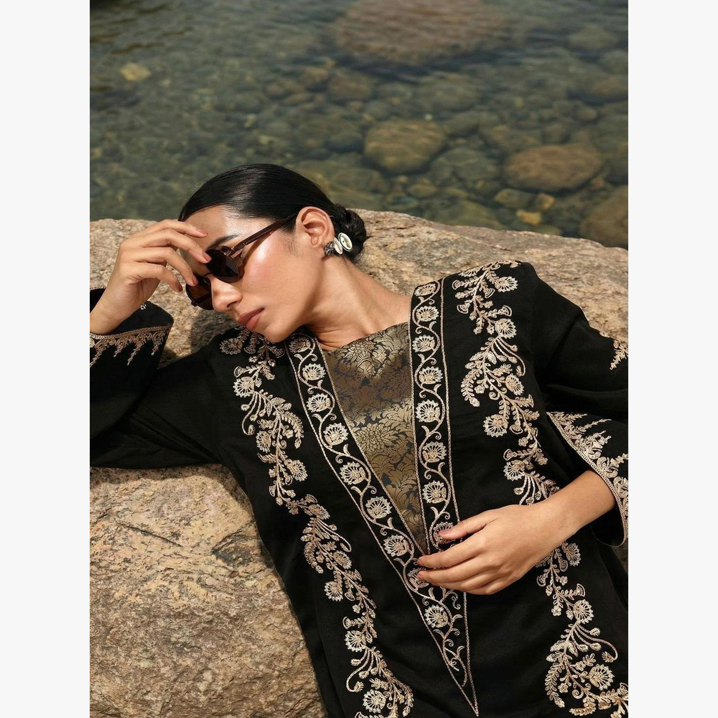 عباية بقصة مريحة وتفاصيل مُطرّزة-women-arabicclothing-abayas-image-3