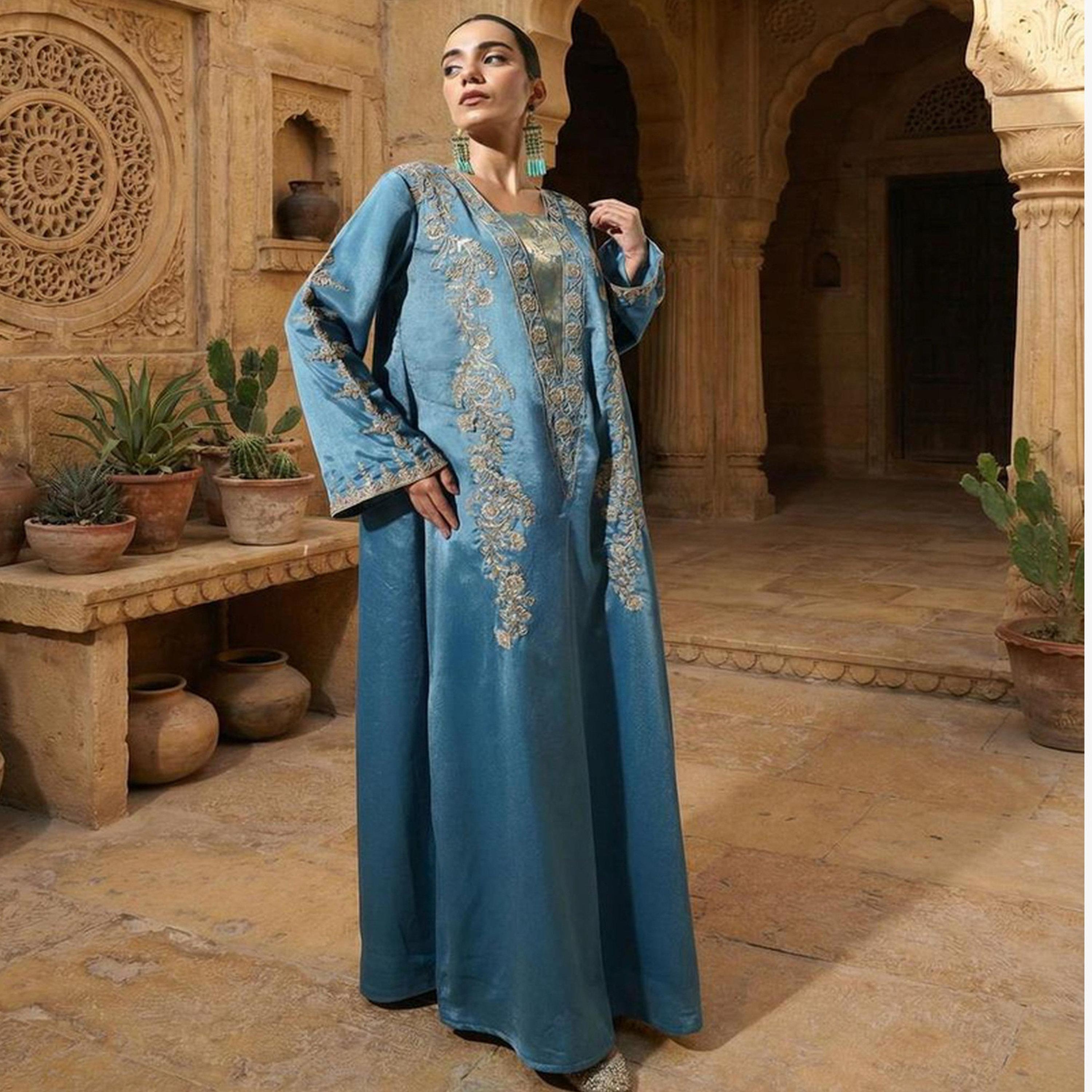 ايشين × ستايلي - عباية مطرزة بتصميم مريح لون أزرق-women-arabicclothing-abayas-image-1