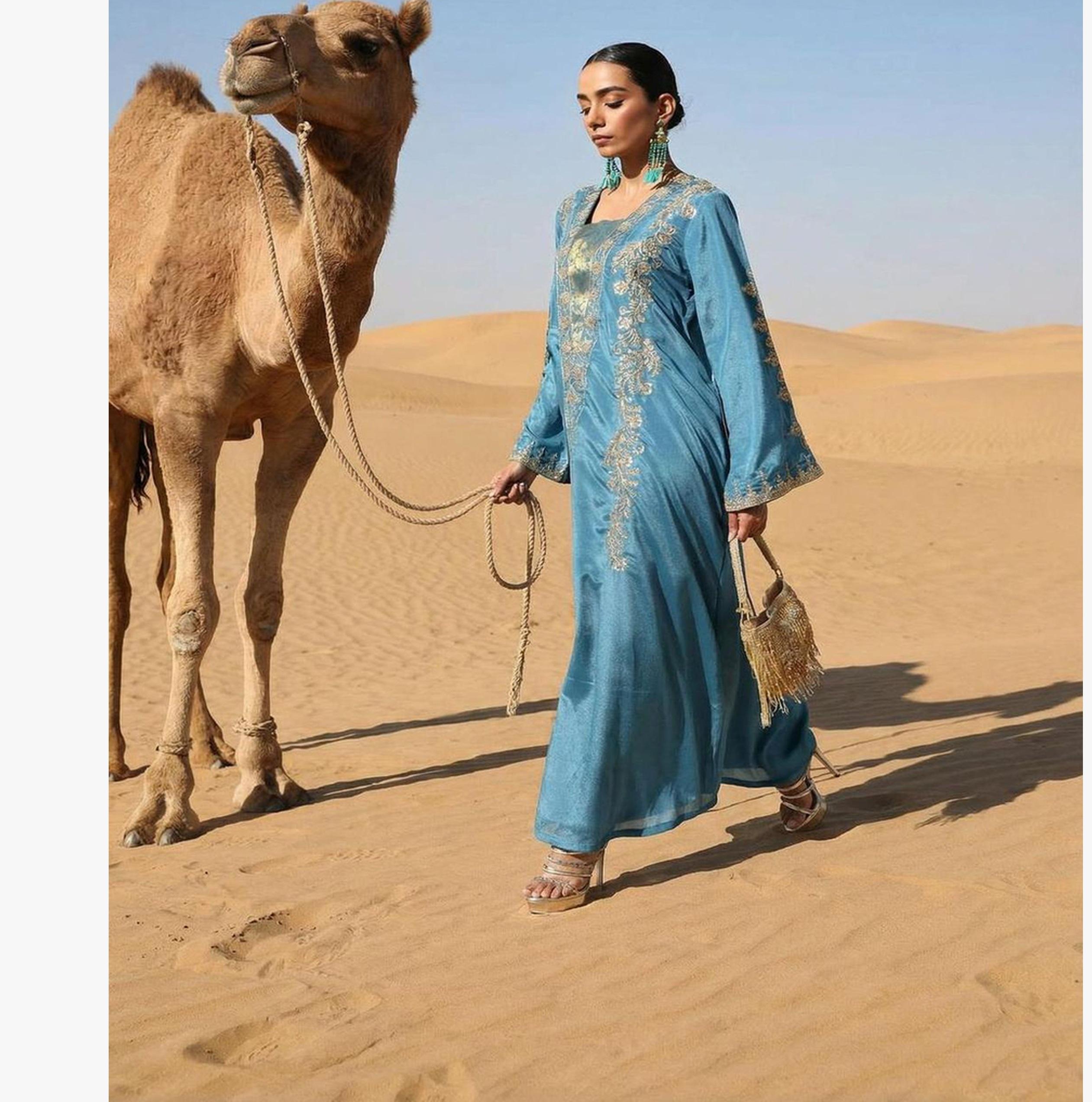 ايشين × ستايلي - عباية مطرزة بتصميم مريح لون أزرق-women-arabicclothing-abayas-image-3