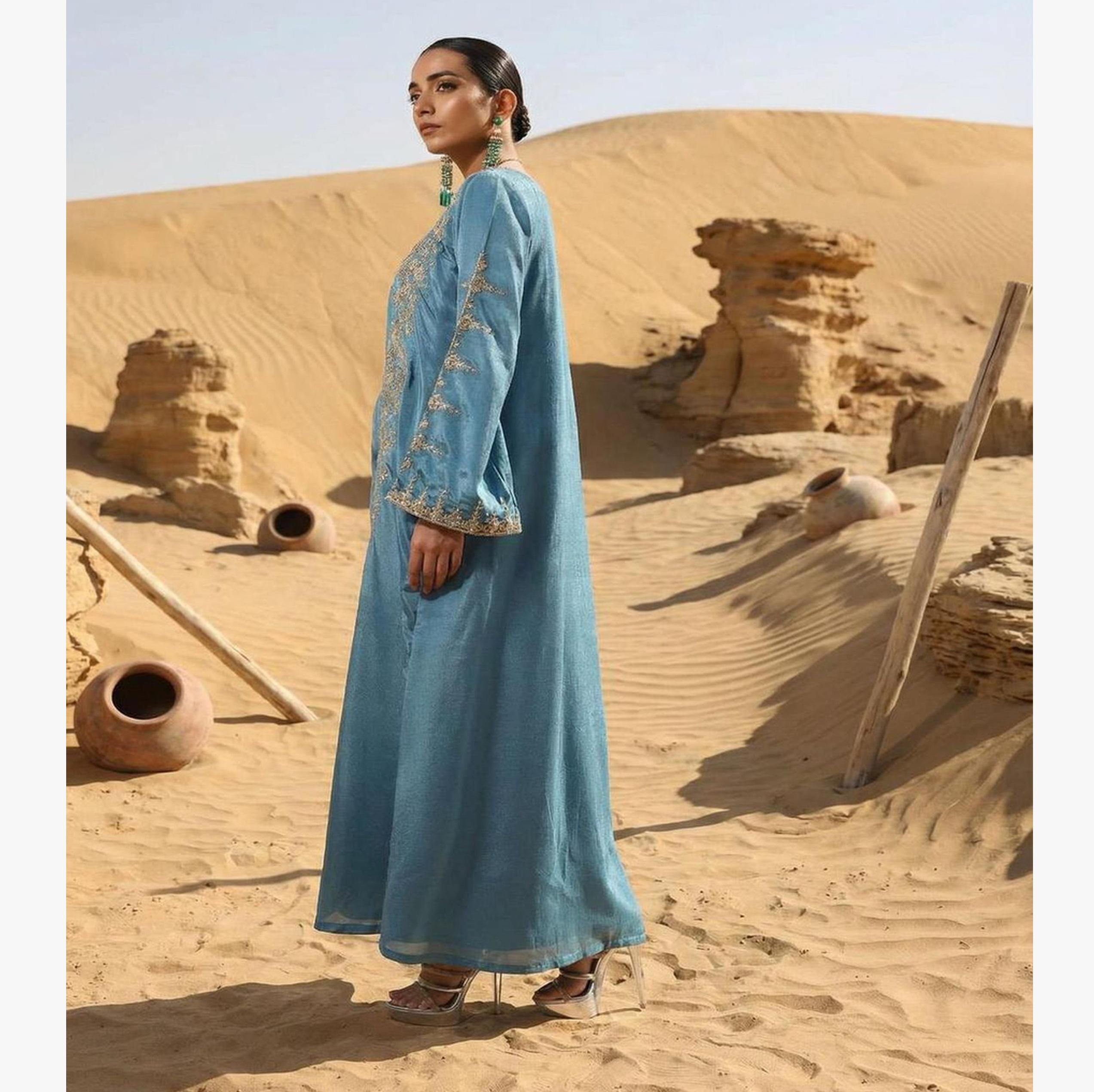 ايشين × ستايلي - عباية مطرزة بتصميم مريح لون أزرق-women-arabicclothing-abayas-image-4