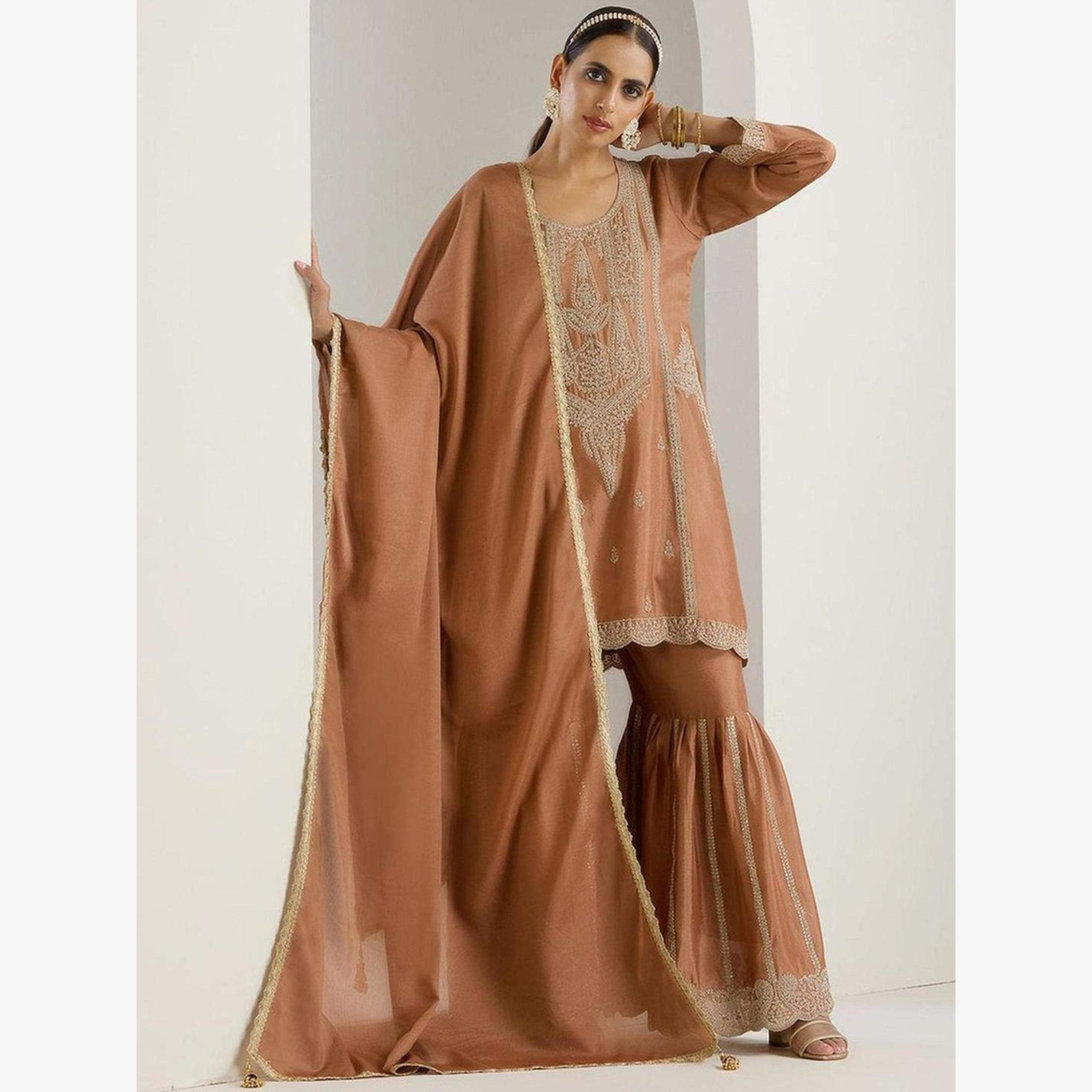 مجموعة من 3 كورتا مُطرّزة بزخارف زاري وبنطال شرارة مع دوباتا-women-clothing-ethnicwear-kurtasets-image-1