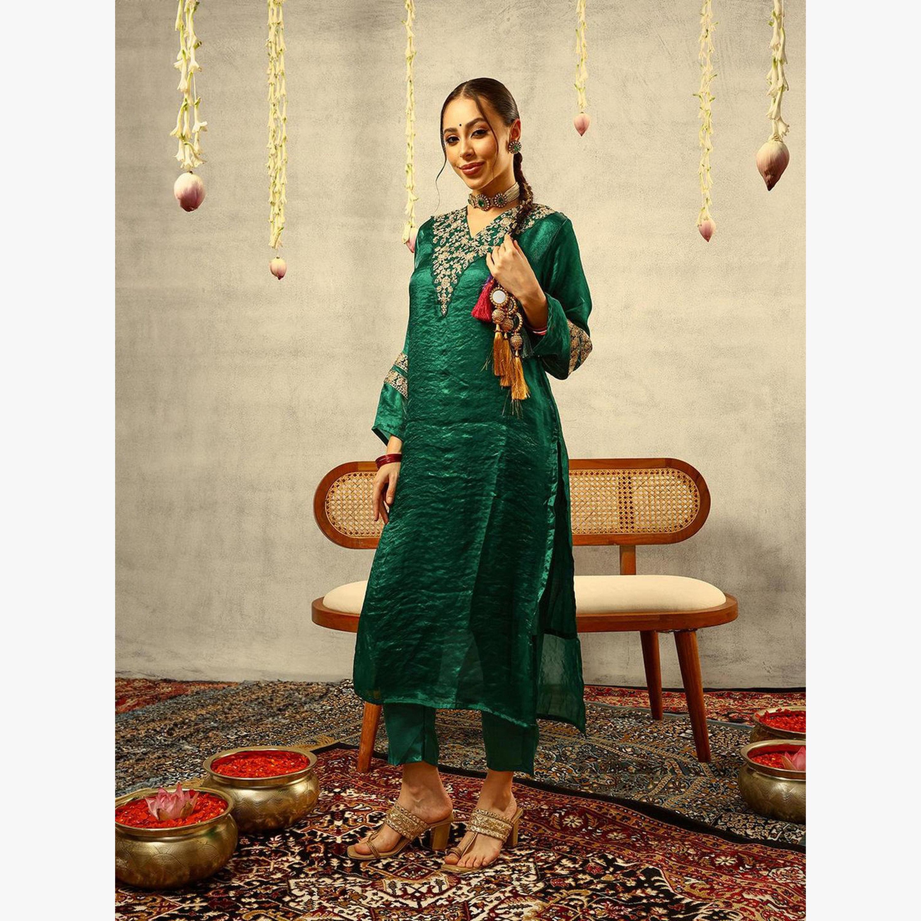 مجموعة من 3 كورتا مُطرّزة بزخارف زاري وبنطال مع دوباتا-women-clothing-ethnicwear-kurtasets-image-4