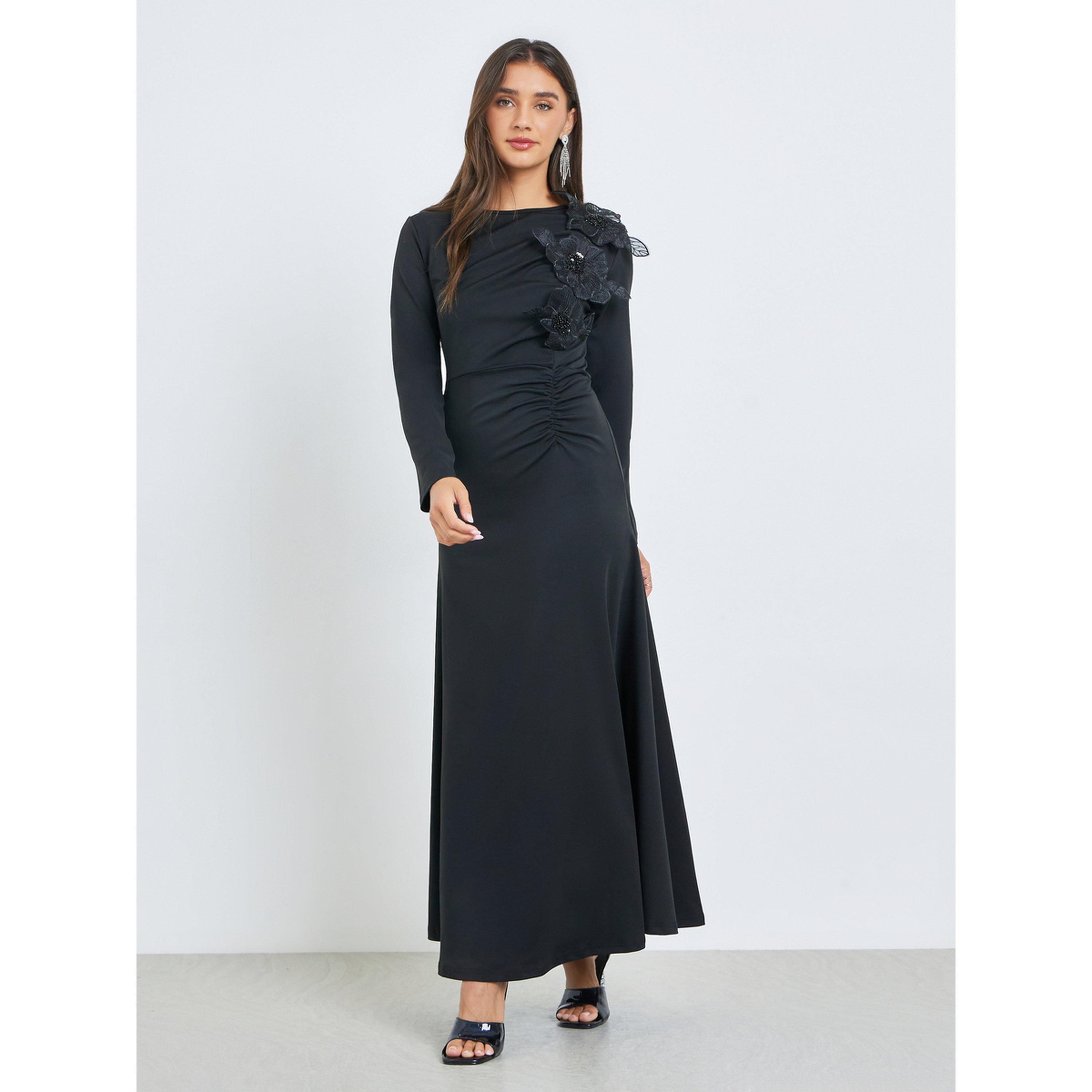 فستان طويل بحافة واسعة وتفاصيل أزهار بارزة-women-clothing-dresses-image-1